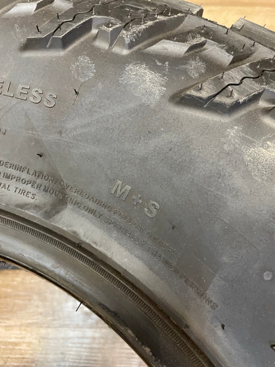 LT 35x12.5x17 Amp TERRAIN ATTACK M/T E All Season Tires