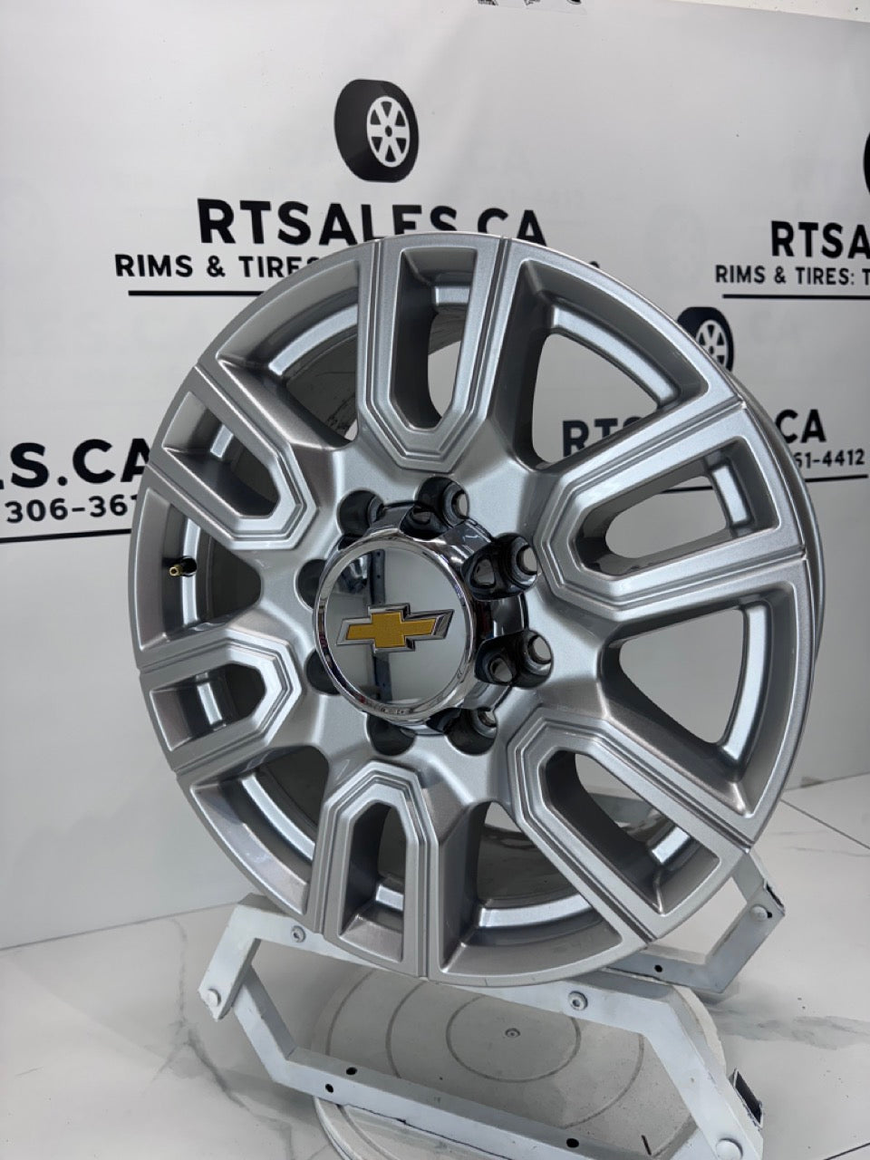 20x8.5 Chevy 2500/3500 OEM Rims 8x180 (Takeoffs)