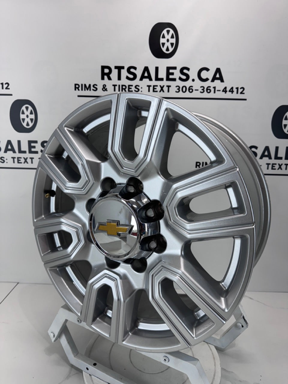 20x8.5 Chevy 2500/3500 OEM Rims 8x180 (Takeoffs)