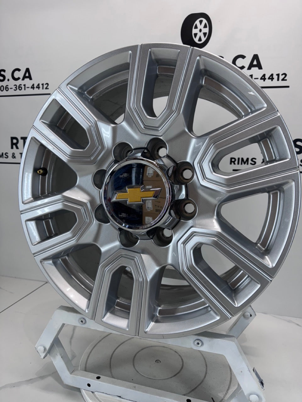 20x8.5 Chevy 2500/3500 OEM Rims 8x180 (Takeoffs)