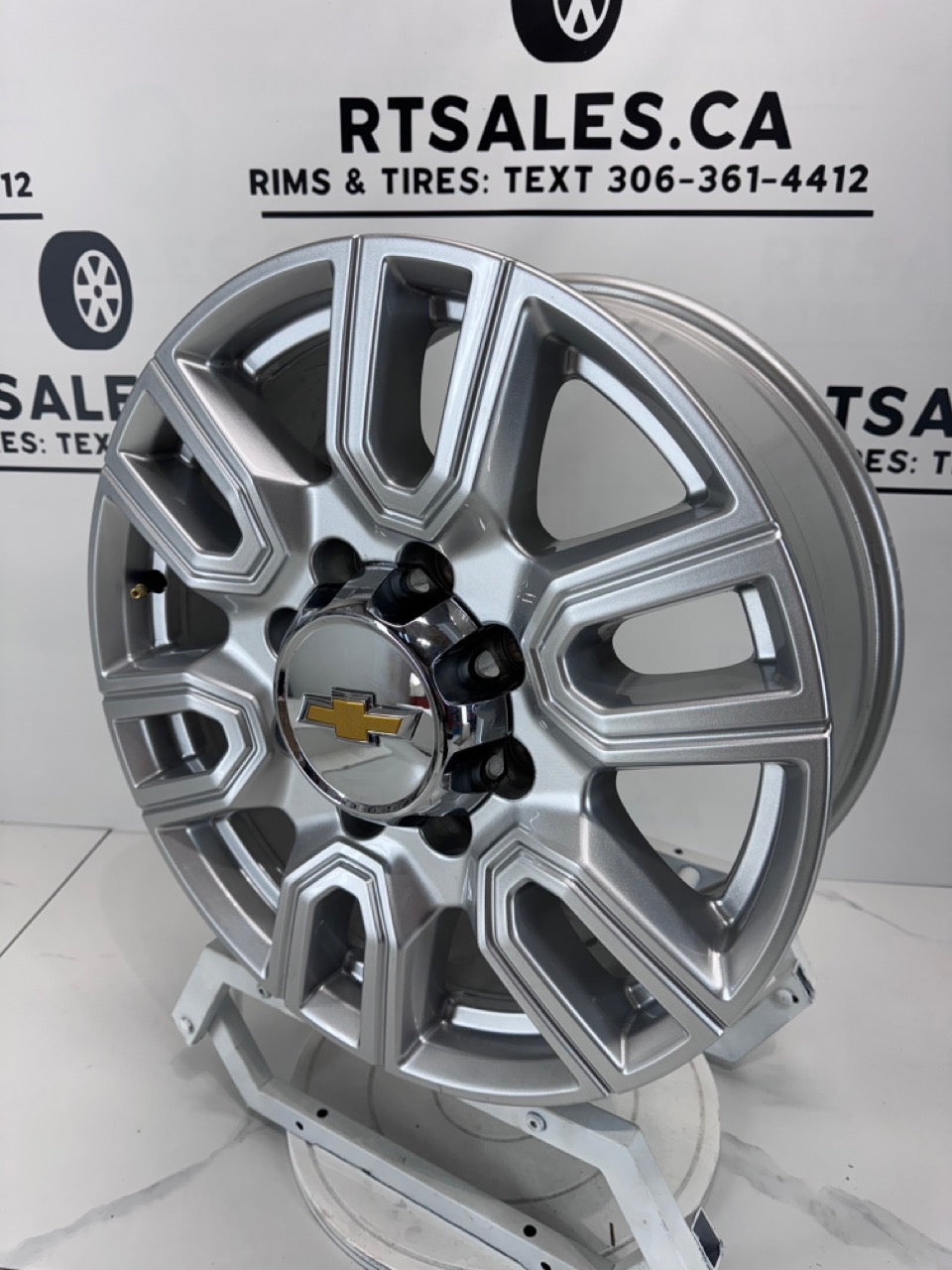 20x8.5 Chevy 2500/3500 OEM Rims 8x180 (Takeoffs)