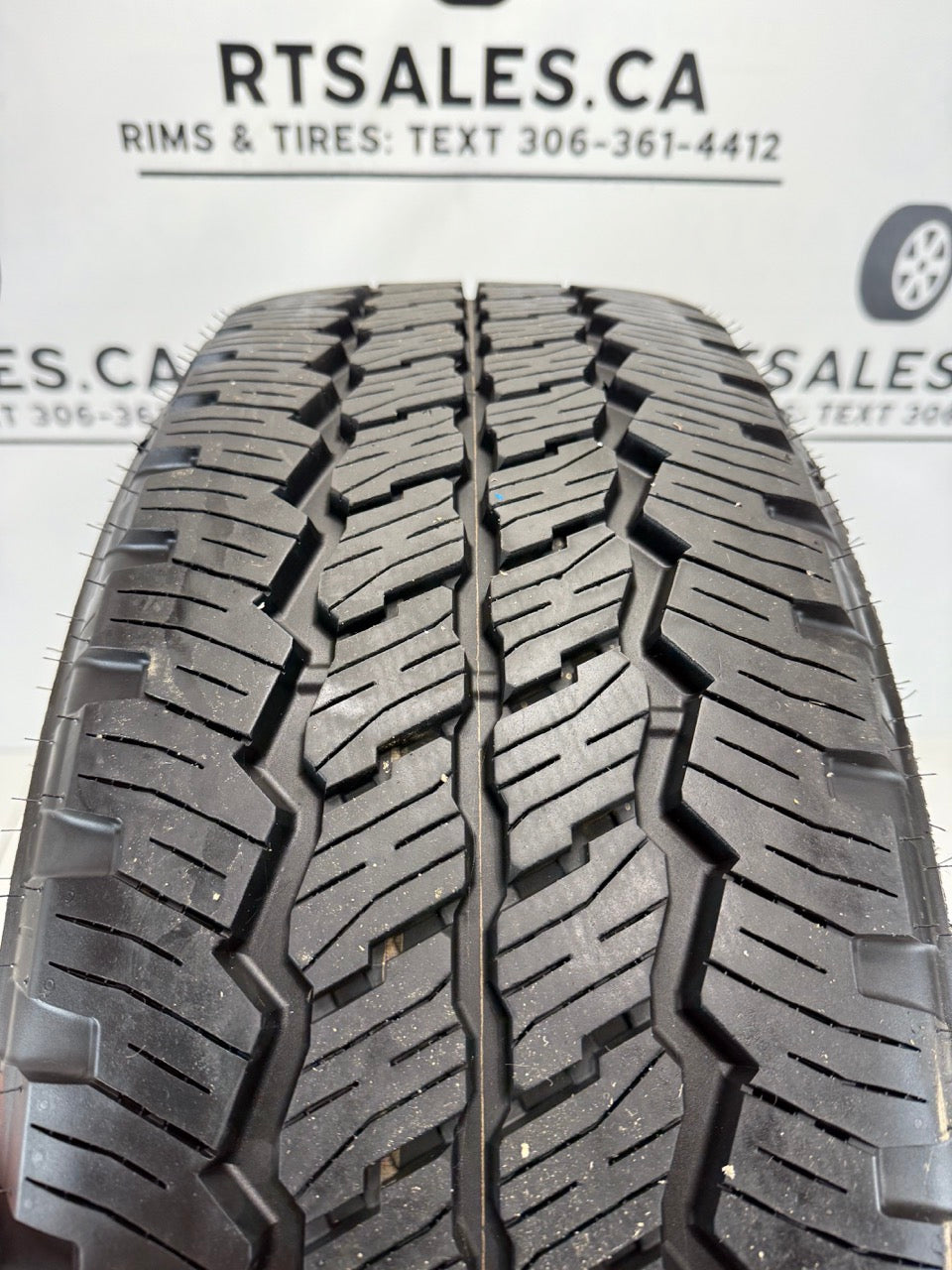 275/65/20 Bridgestone tires Ford F250 F350 rims / 8x170 (Takeoffs)