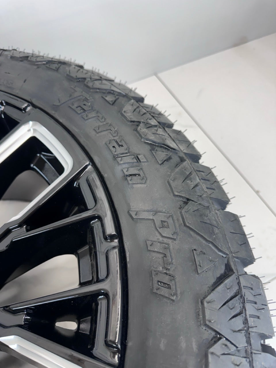 LT 275/55/20 tires 20x10 Fuel Rims 6x135 Ford F150