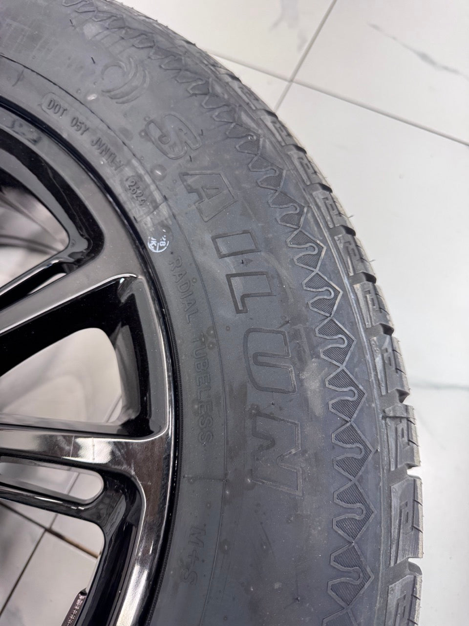 265/60/18 Sailun All season tires rims Jeep Grand Cherokee Dodge Durango