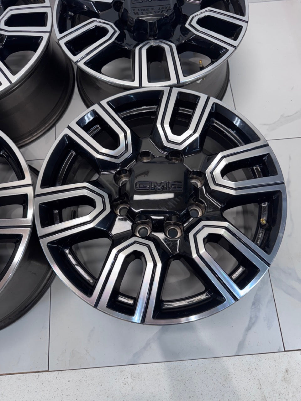 20x8.5 GMC Denali 2500/3500 Rims 8x180 (Used)