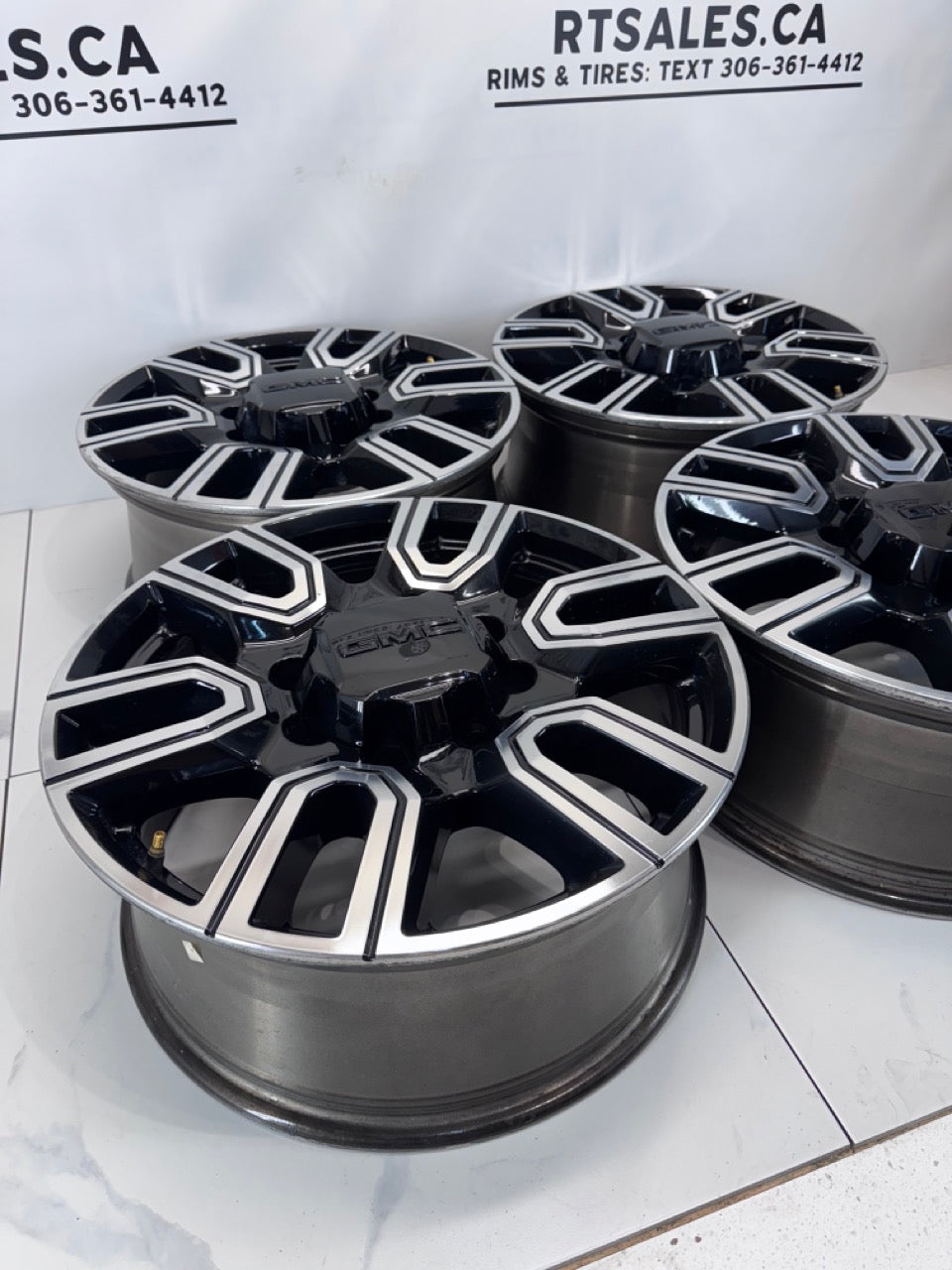 20x8.5 GMC Denali 2500/3500 Rims 8x180 (Used)