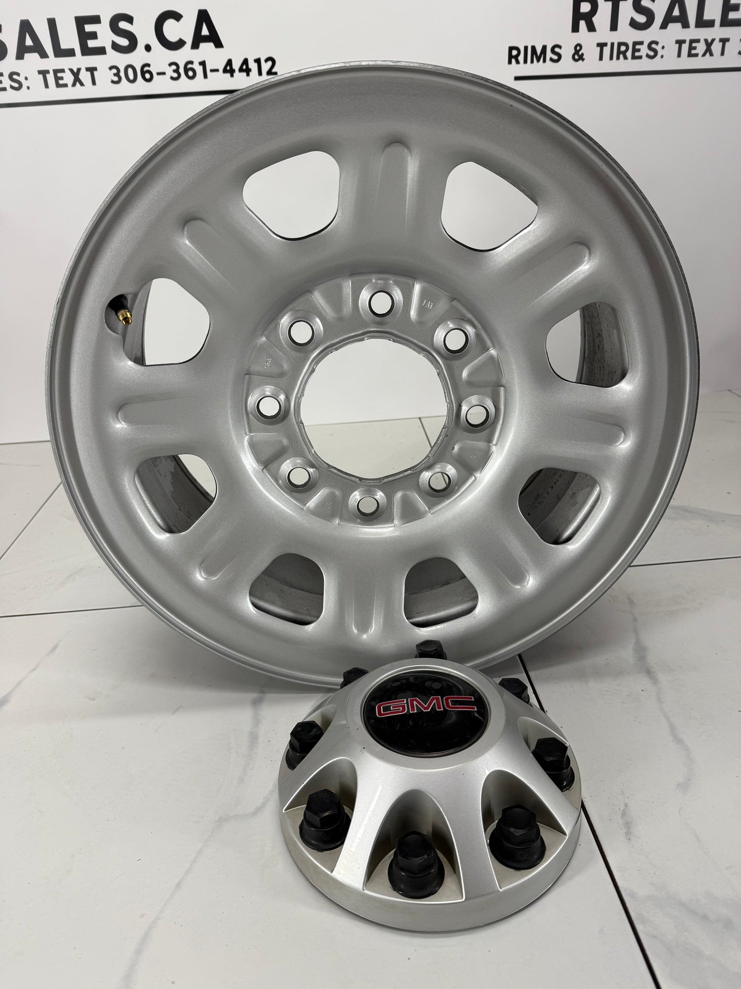 18x8 GMC 2500/3500 Rims 8x180 (Takeoffs)