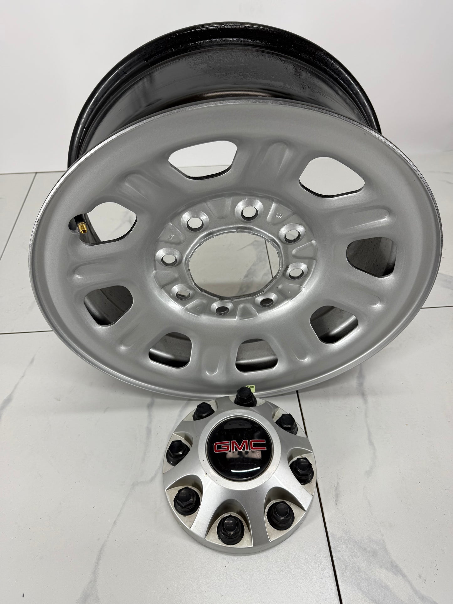18x8 GMC 2500/3500 Rims 8x180 (Takeoffs)