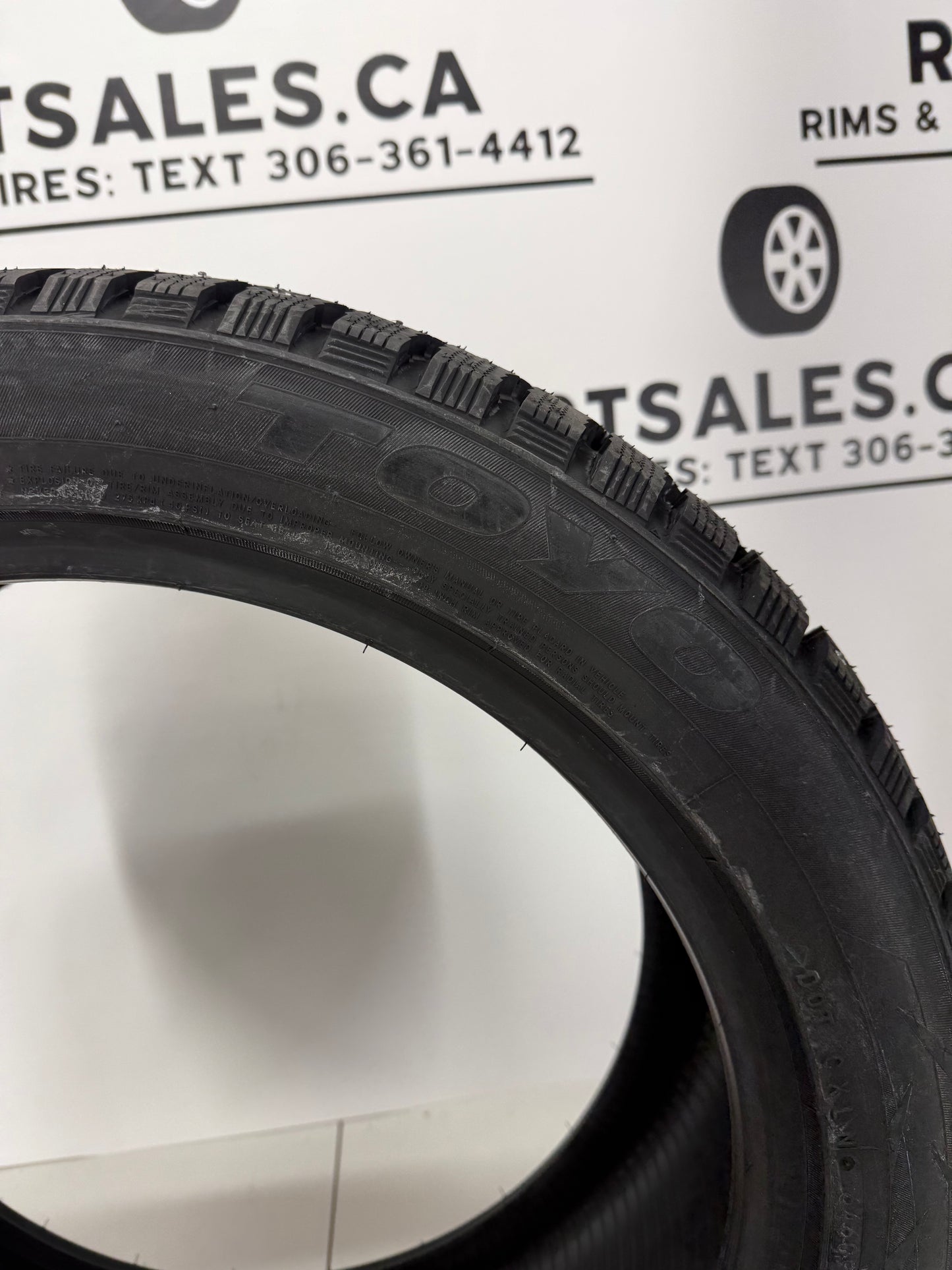 275/60/20 Toyo Observe G3-Ice (Studded) Winter Tires