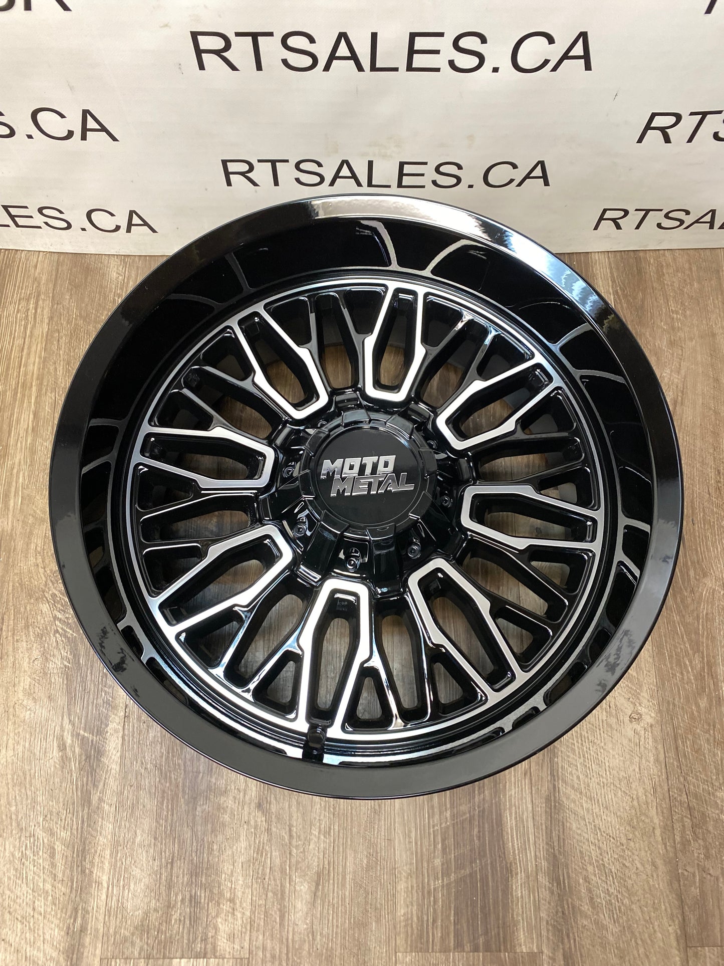 20x10 Moto Metal Stinger Rims 8x180