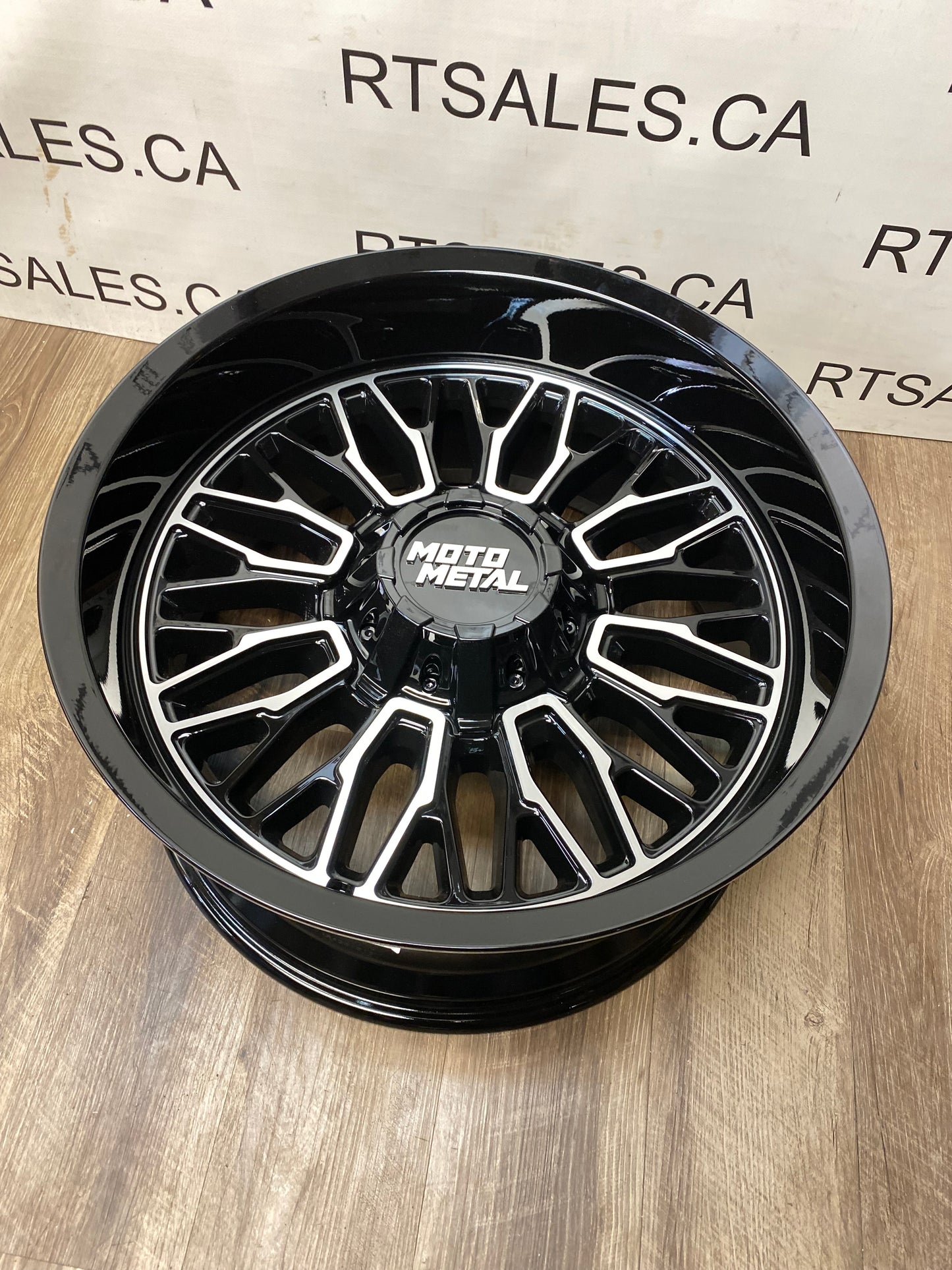 20x10 Moto Metal Stinger Rims 8x180