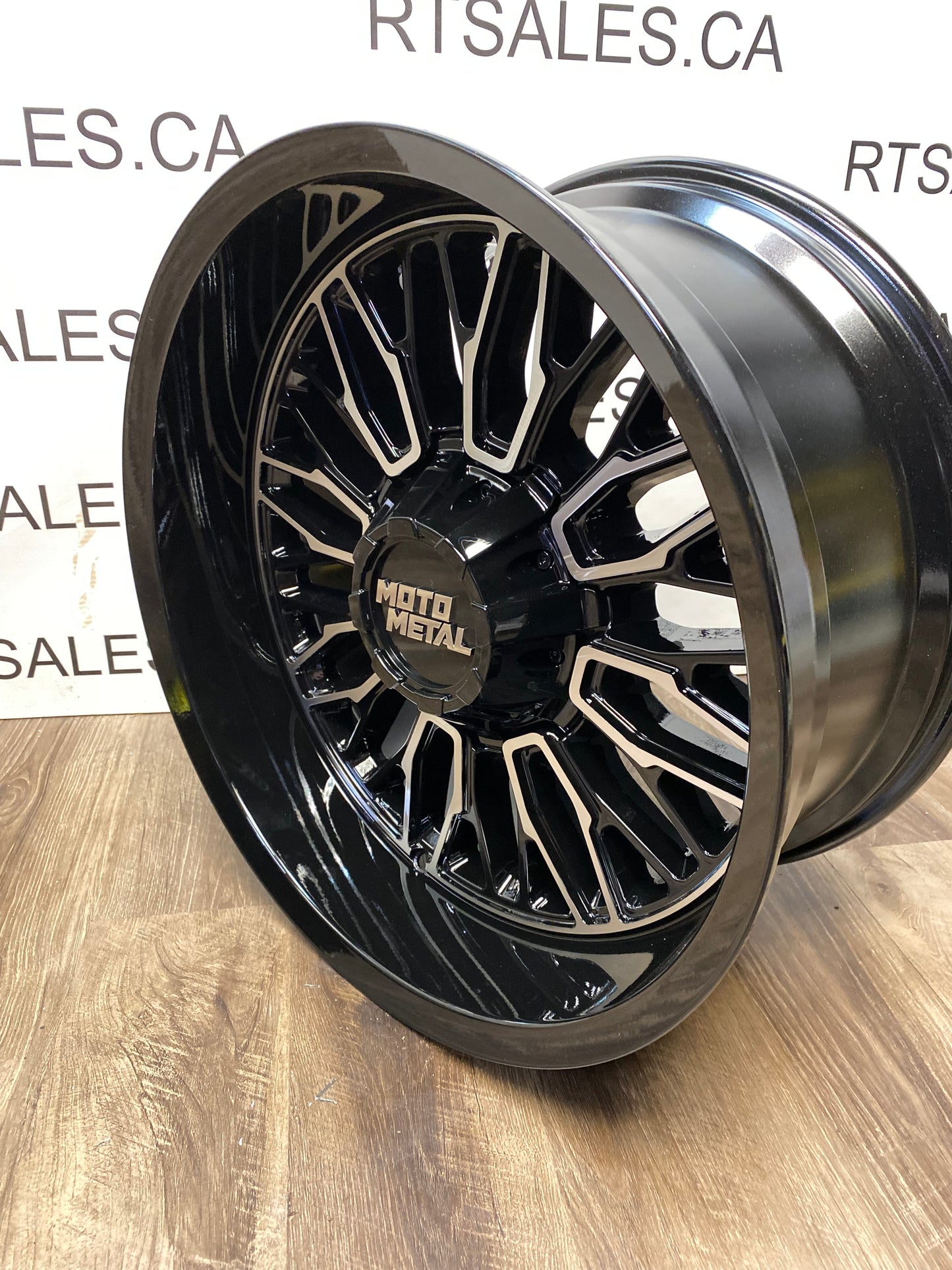 20x10 Moto Metal Stinger Rims 8x180