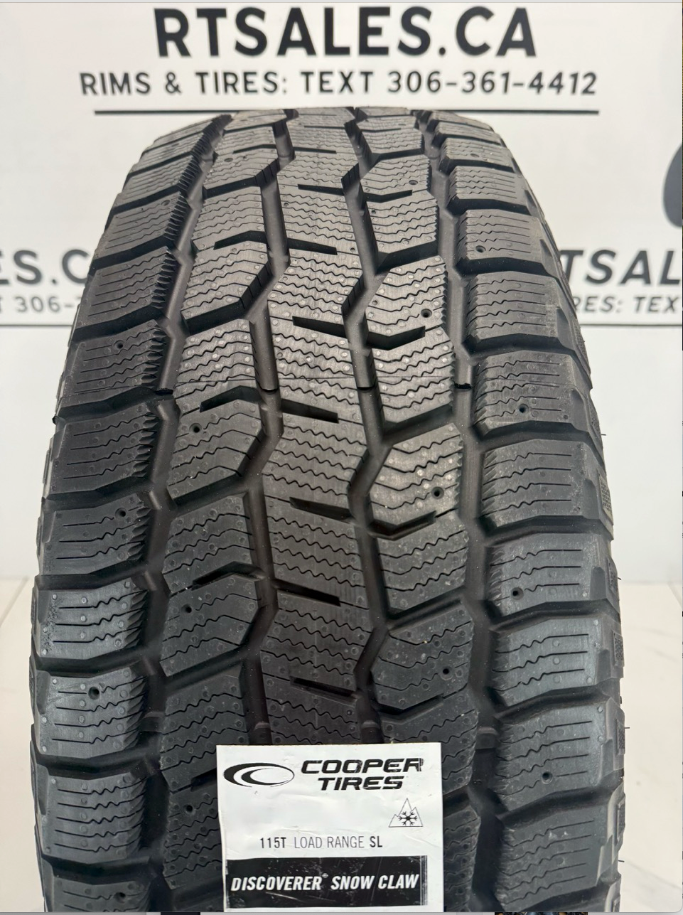 285/45/22 Cooper DISCOVERER SNOW CLAW XL Studdable Winter Tires