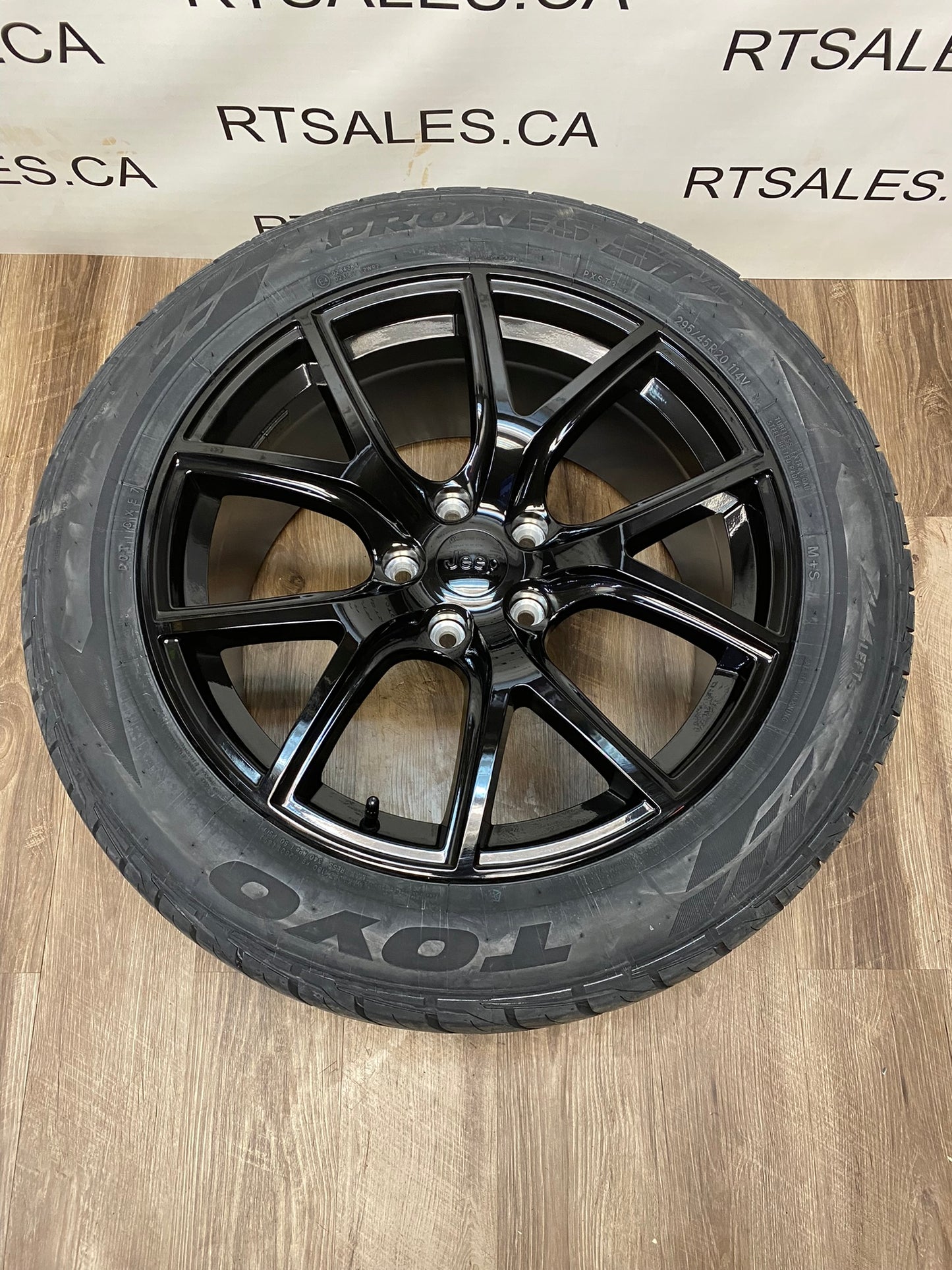 295/45/20 toyo tires Jeep Grand Cherokee SRT Rims 5x127