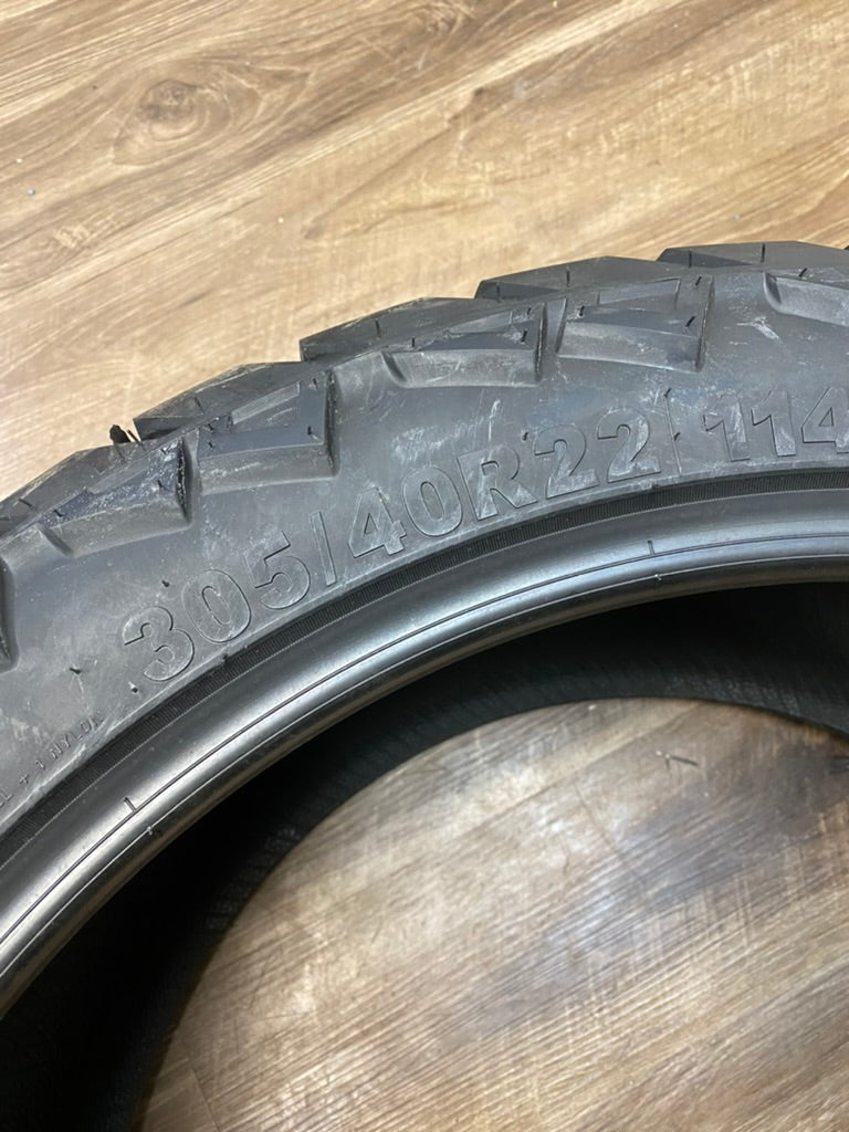 305/40/22 Amp TERRAIN ATTACK A/T XL All Season Tires