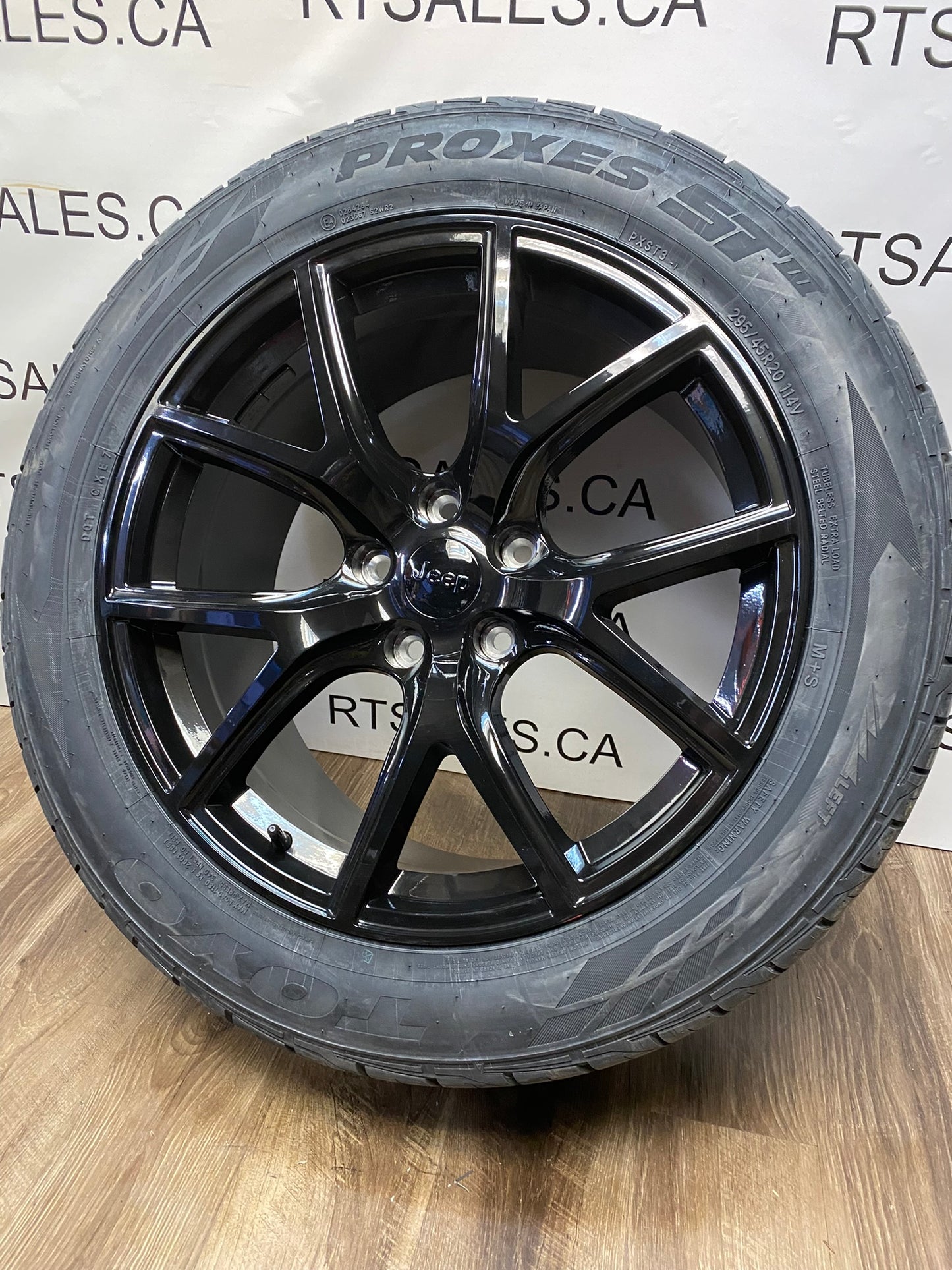 295/45/20 toyo tires Jeep Grand Cherokee SRT Rims 5x127
