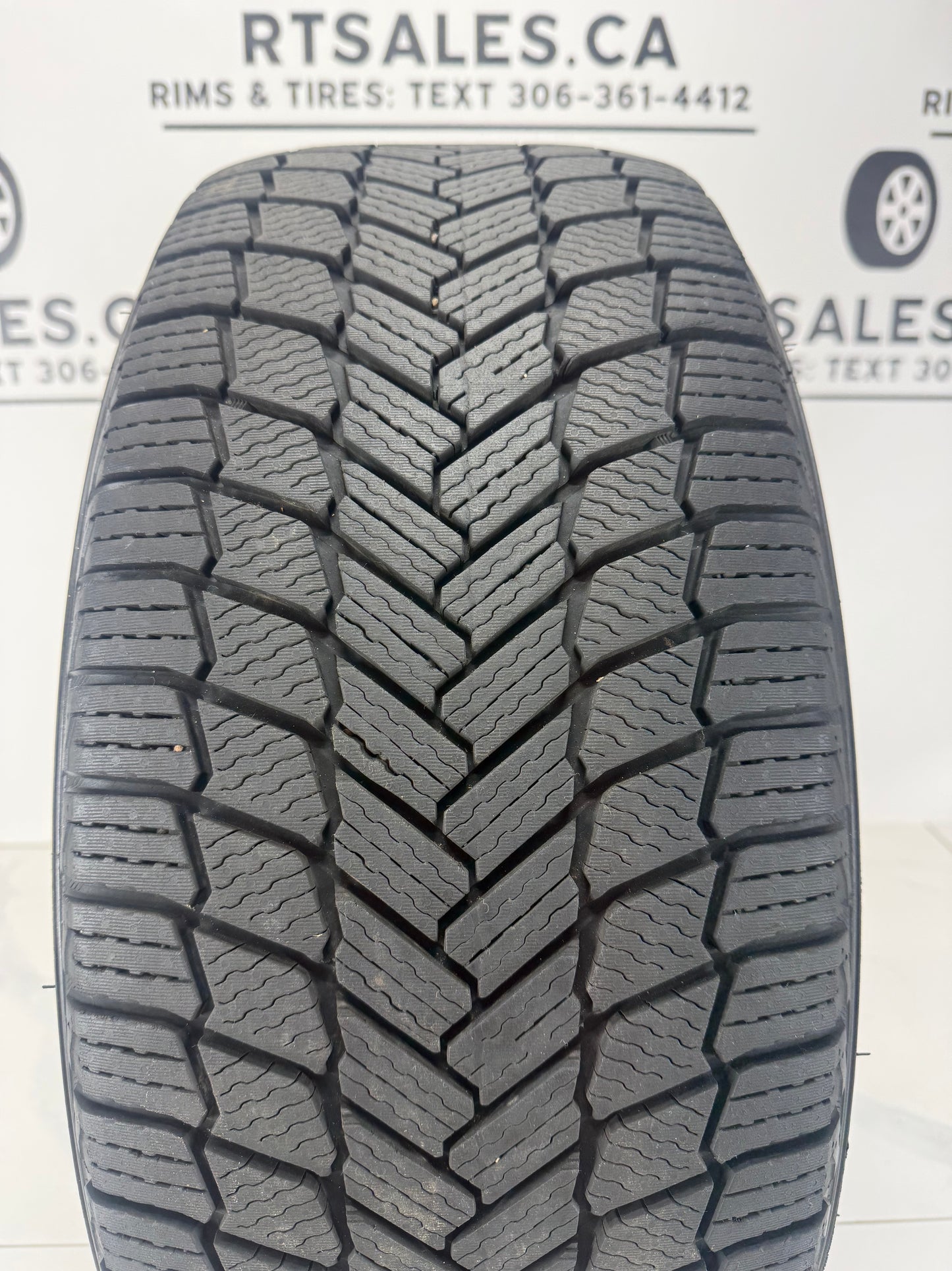 235/55R18 XL Michelin X-Ice Snow Winter Tires (Light use)