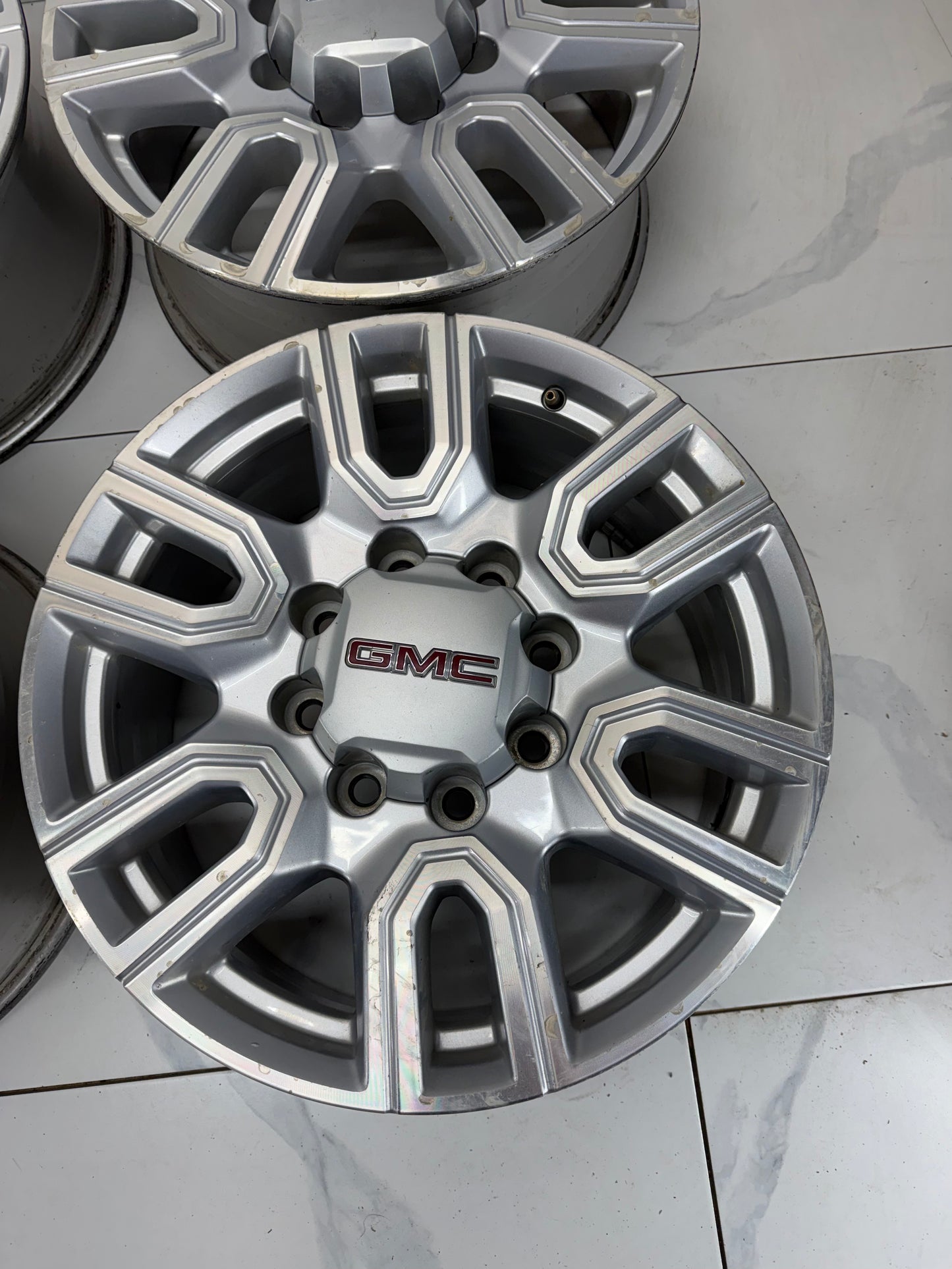 20x8.5 GMC 2500/3500 factory oem Rims 8x180 (Used) - R&T Sales