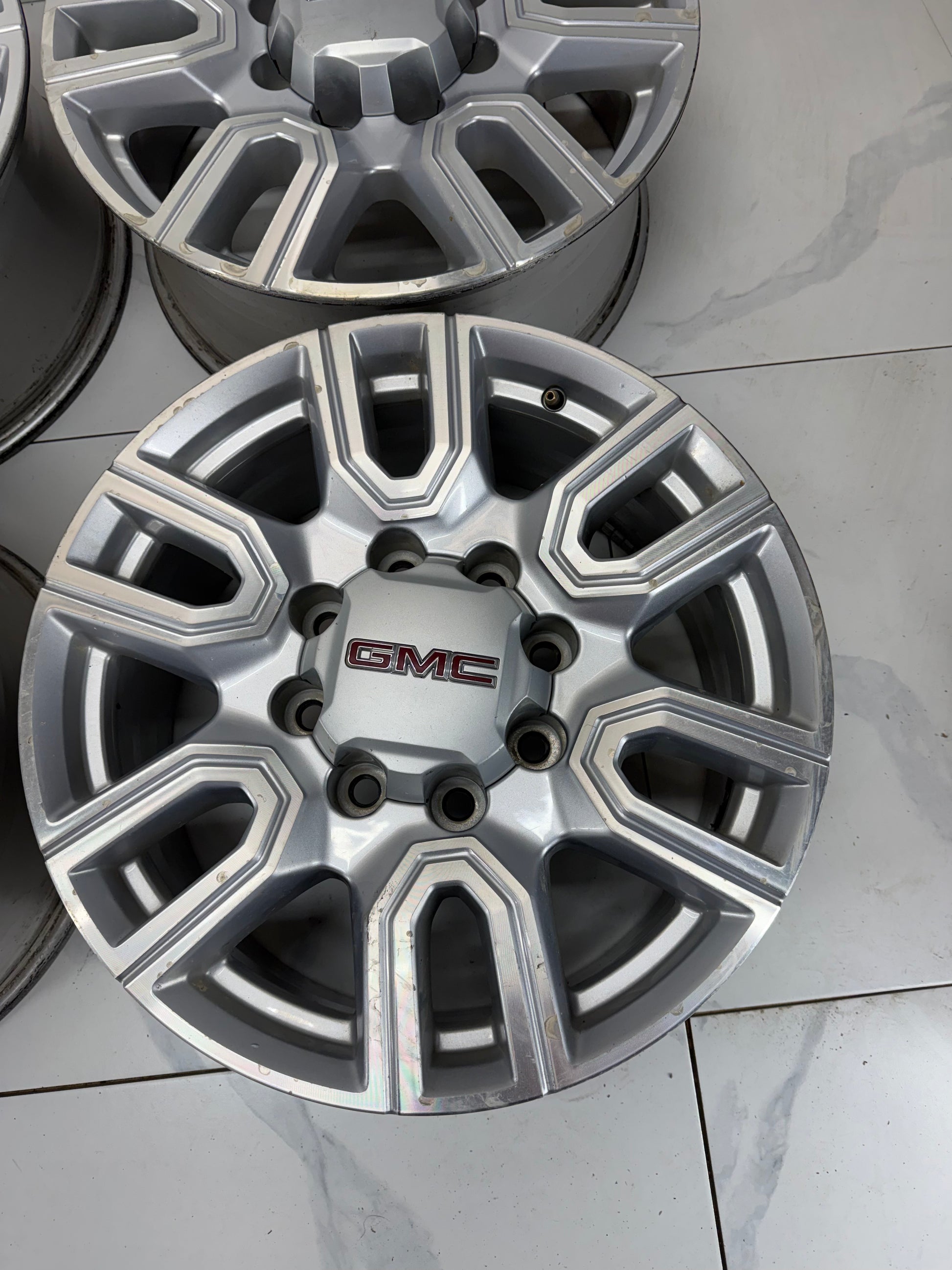 20x8.5 GMC 2500/3500 factory oem Rims 8x180 (Used) - R&T Sales