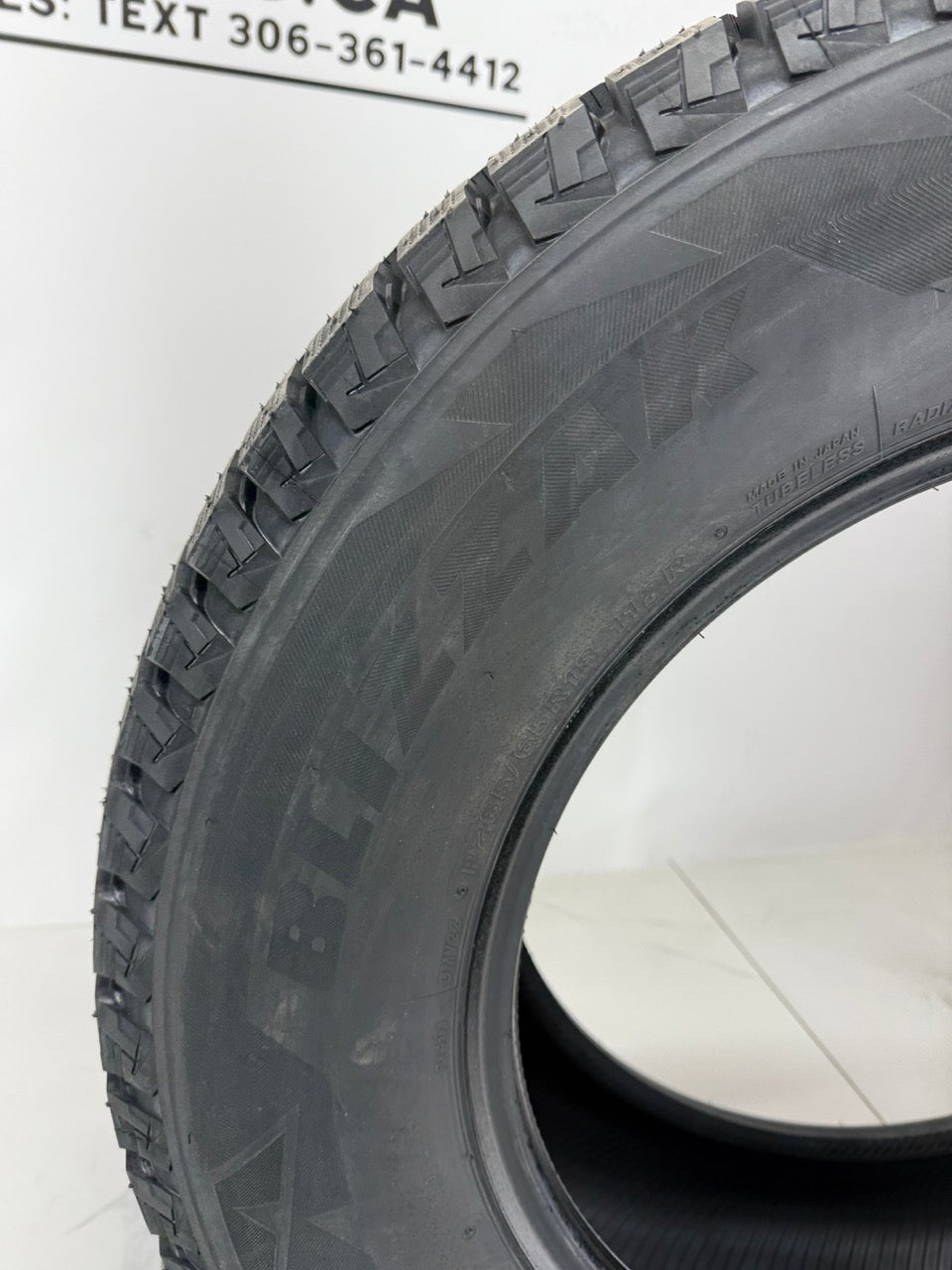 275/50/22 Bridgestone BLIZZAK DM-V2 XL Winter Tires