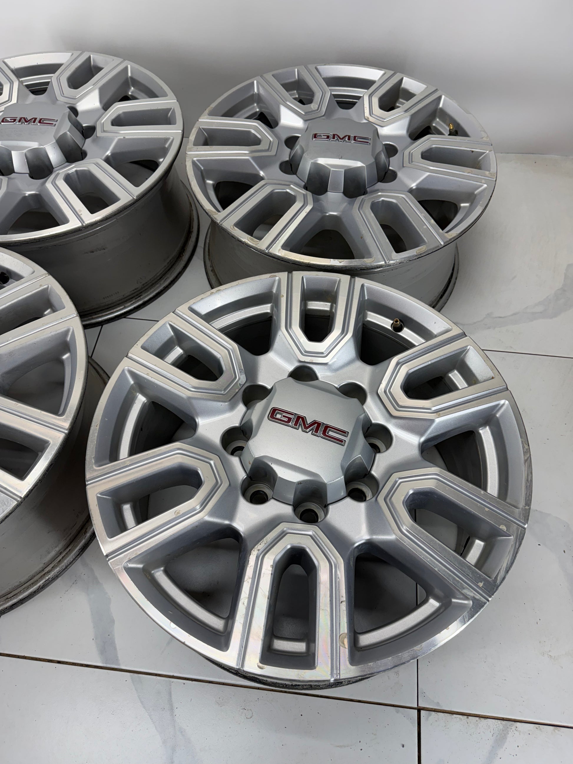 20x8.5 GMC 2500/3500 factory oem Rims 8x180 (Used) - R&T Sales