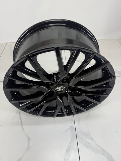 ART Replika 282 gloss black 17-inch rim, angled view