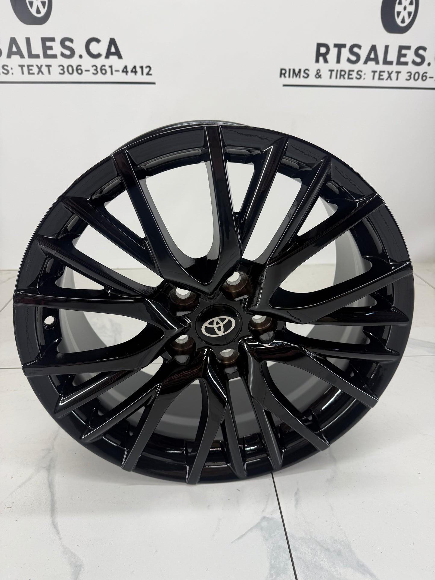 ART Replika 282 gloss black 17-inch rim, face view