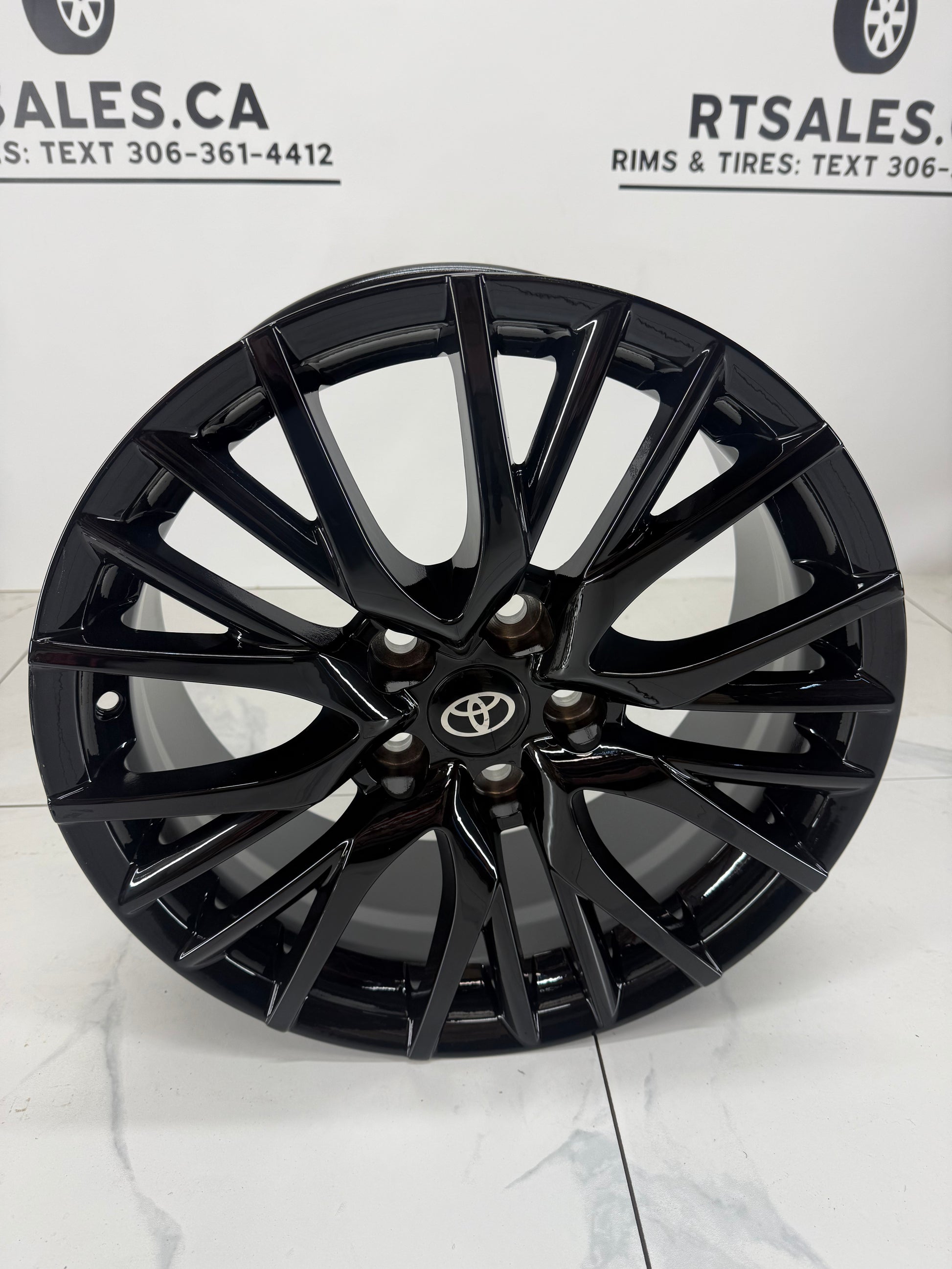 ART Replika 282 gloss black 17-inch rim, face view