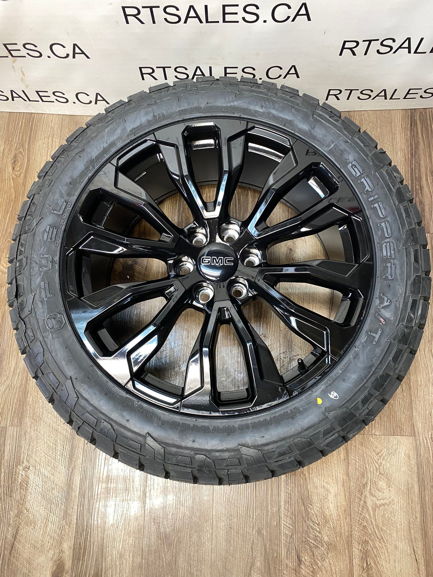 285/50/22 All Weather tires rims GMC Chevy 1500 22 inch 6x139