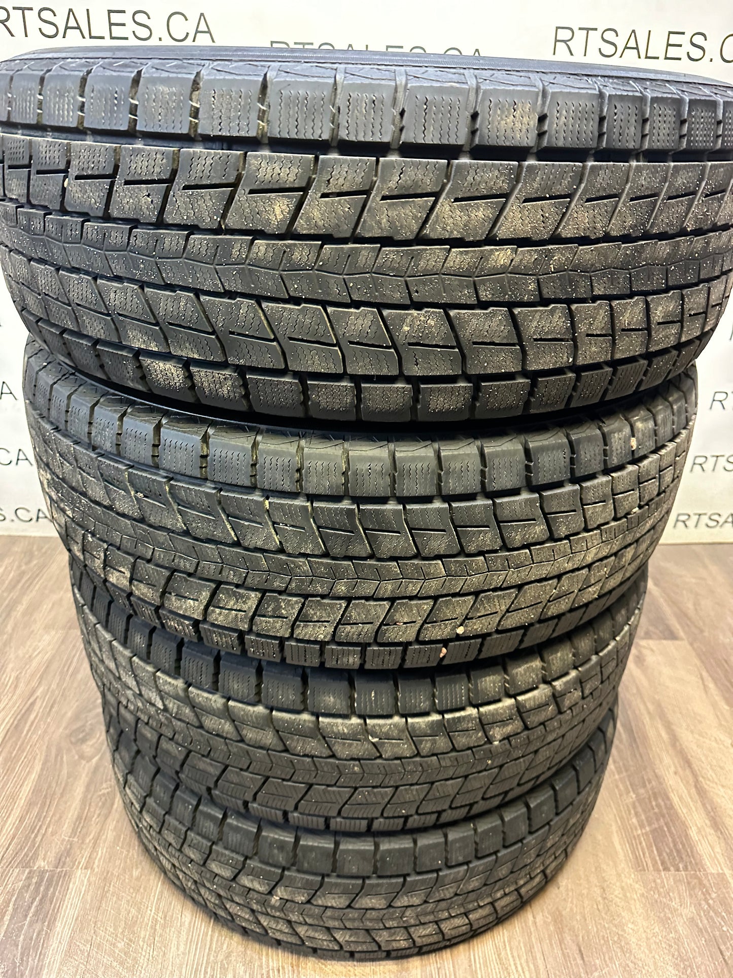 275/65/18 Dunlop WinterMaxx SJ8 Winter Tires (Used)