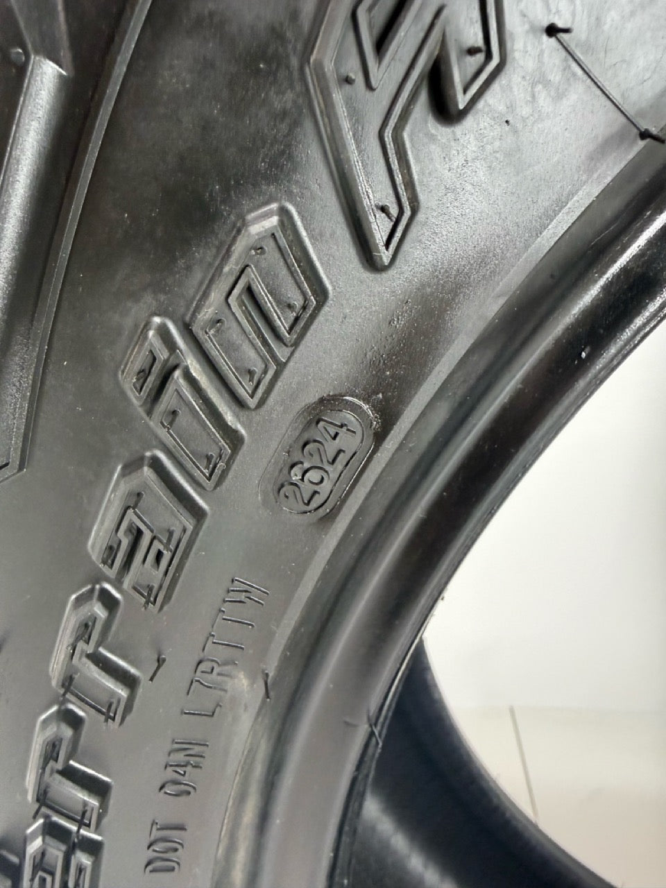 LT 35x12.5x22 Amp TERRAIN R/T E All Season Tires (Takeoffs)