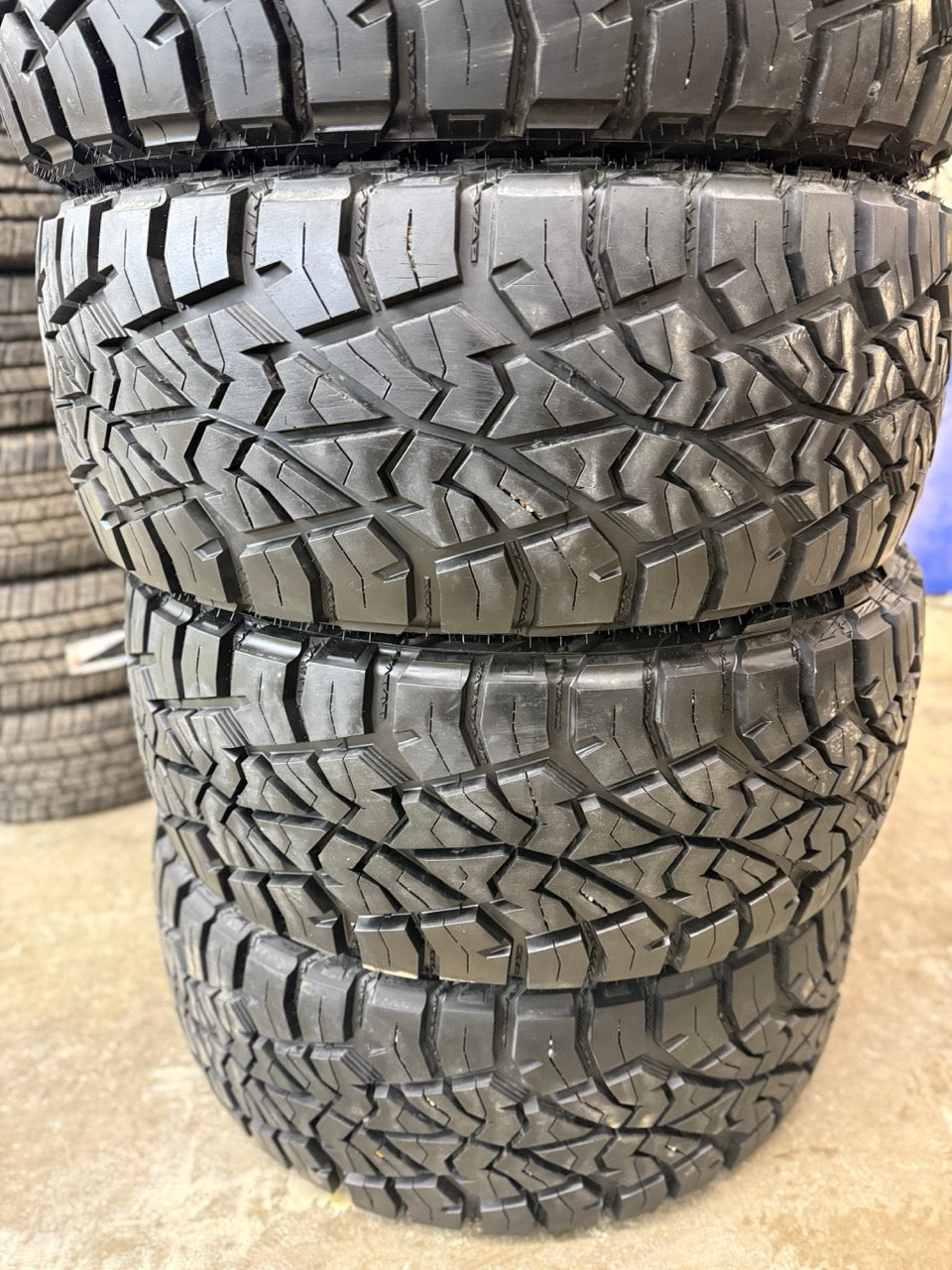 LT 35x12.5x22 Amp TERRAIN R/T E All Season Tires (Takeoffs)