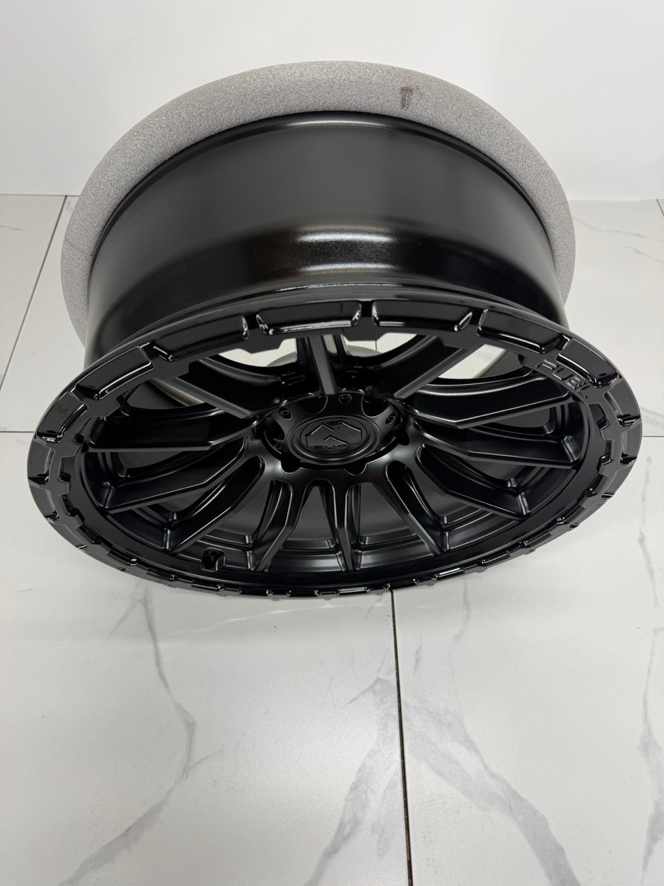 20x9 Fuel Piston Blackout Rims 6x135