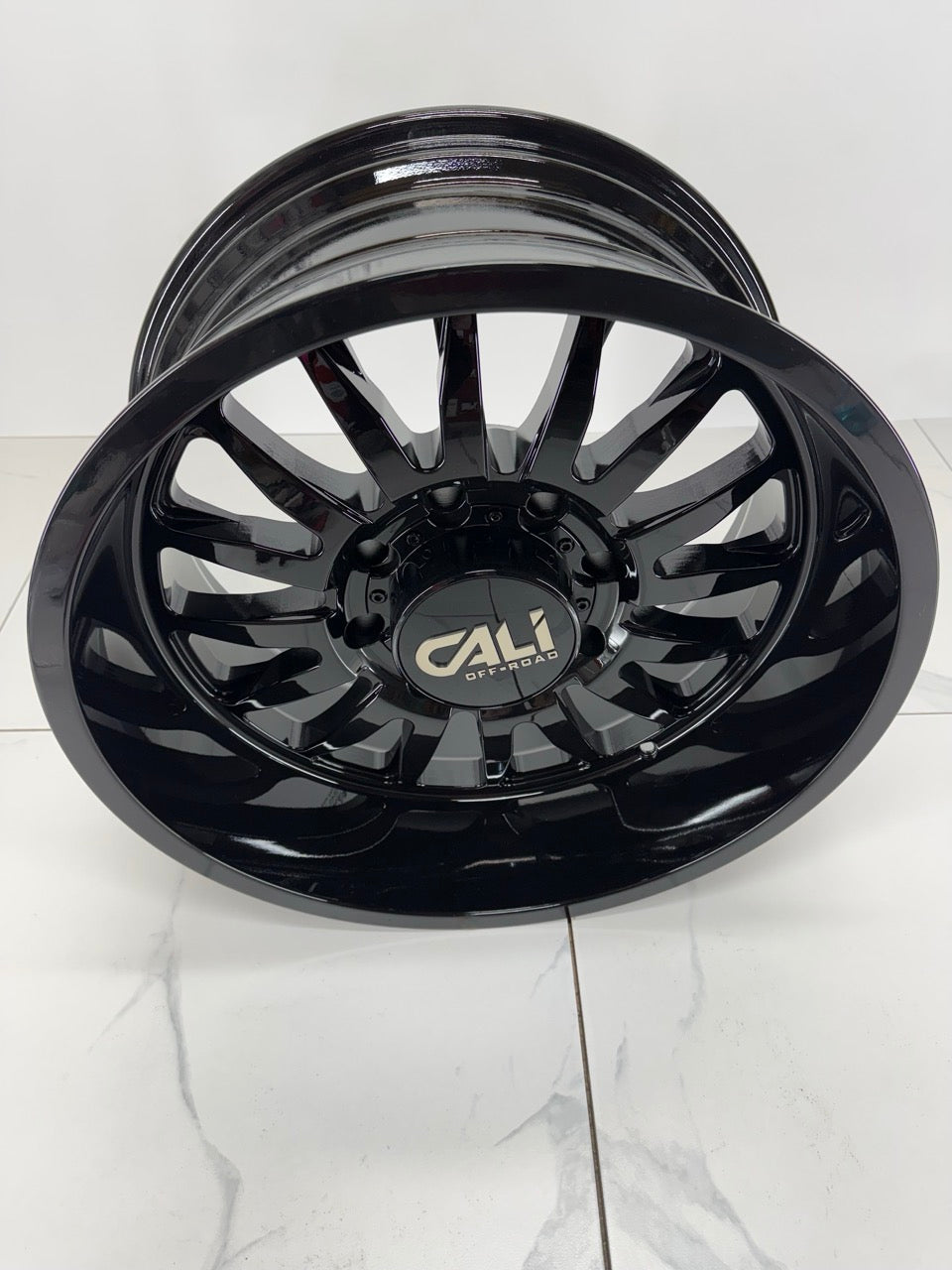 Cali Summit 9110 Gloss Black super single front wheel