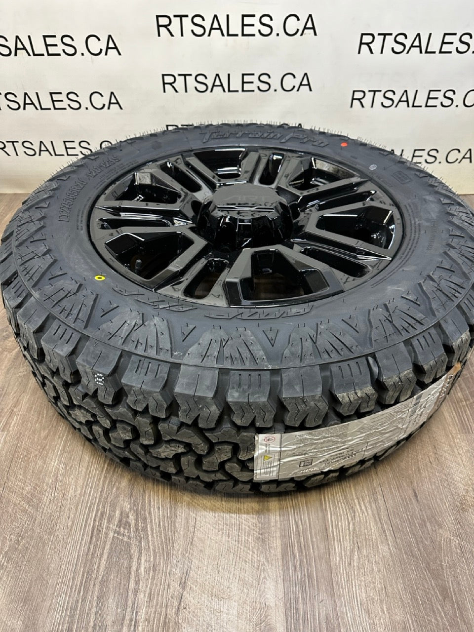 275/65/20 Tires GMC CHEVY Rims 8x180. 2500 3500