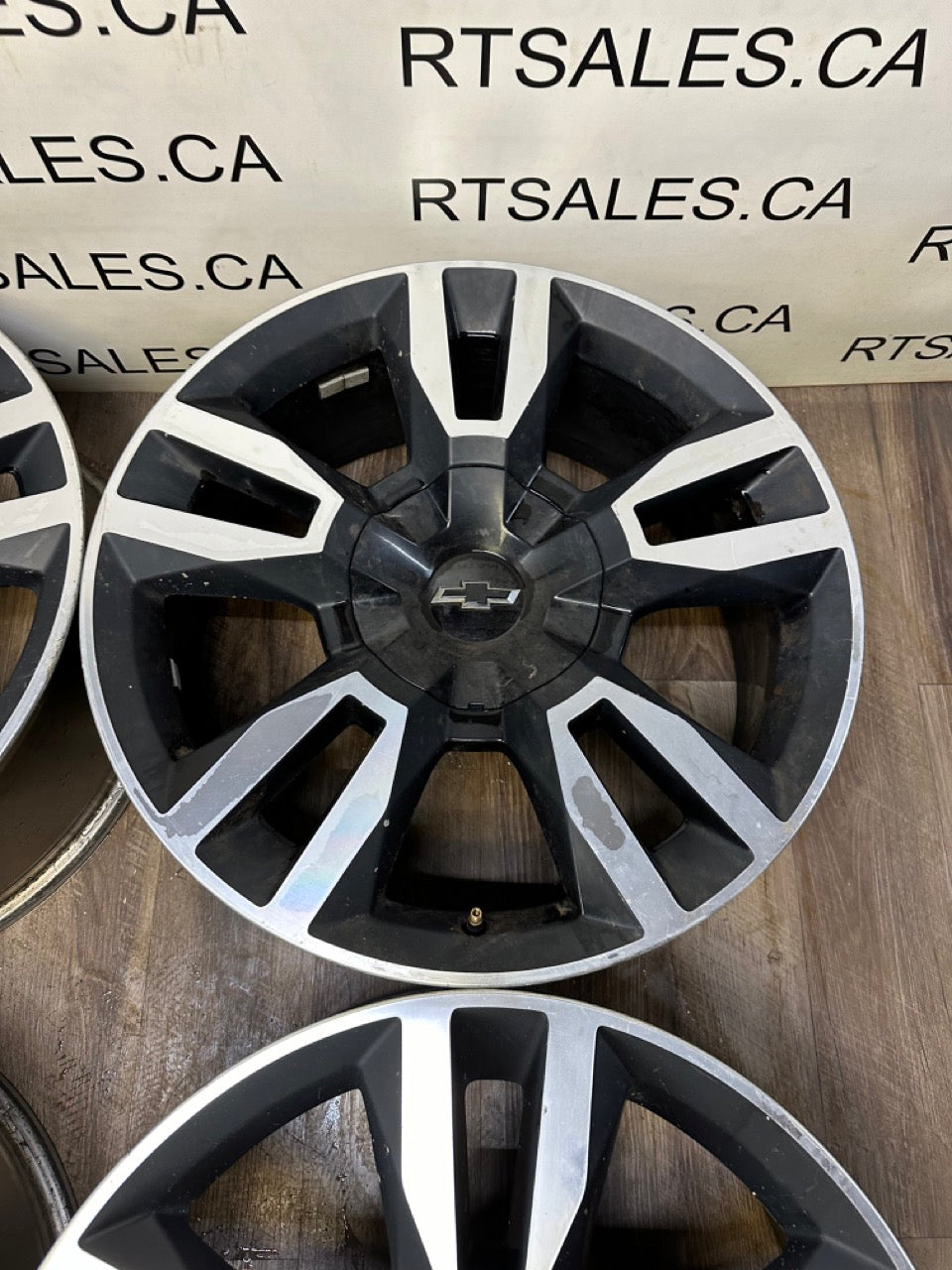 22x9 CHEVY FACTORY OEM Rims 6x139.7 (Used)
