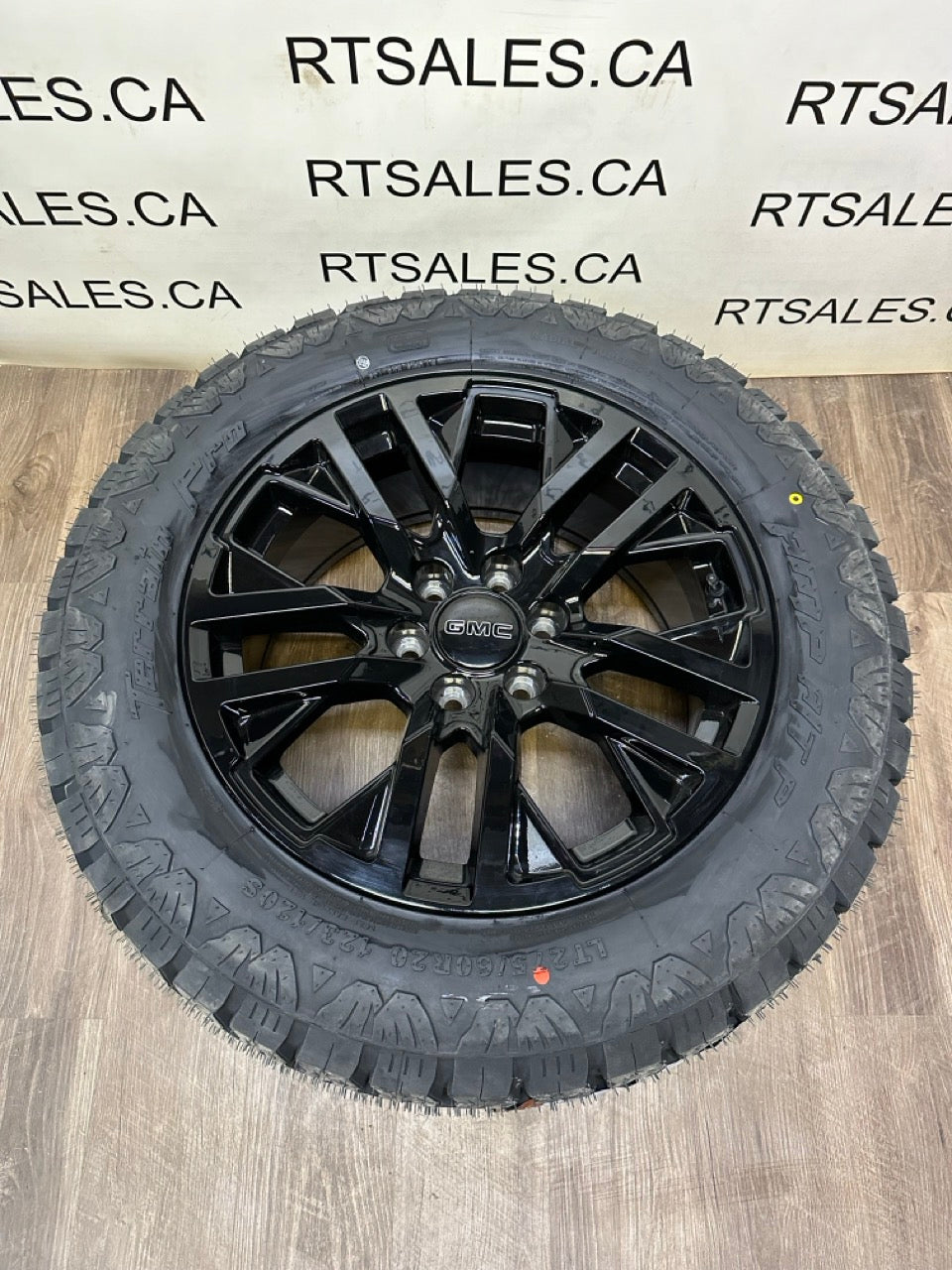 275/60/20 tires on rims Chevy GMC 1500 6x139 20"