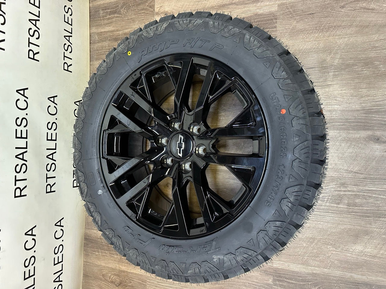 275/60/20 tires on rims Chevy GMC 1500 6x139 20"