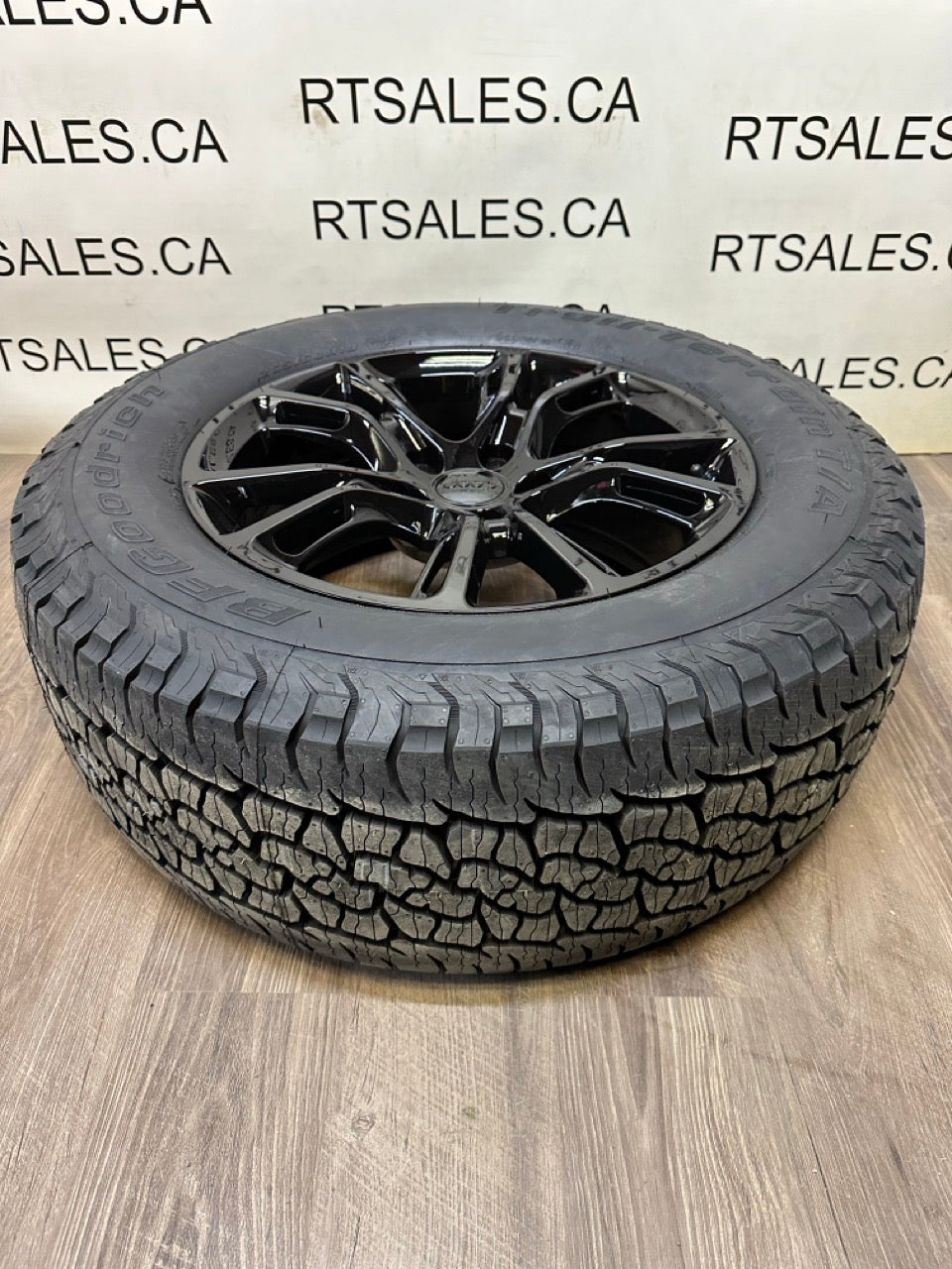 265/60/18 Bfgoodrich All weather tires rims Jeep Grand Cherokee Dodge Durango