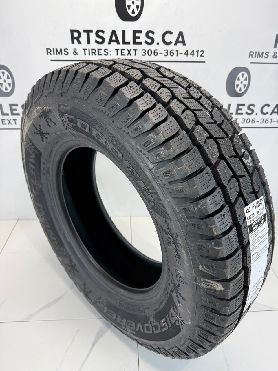 Cooper Discoverer Snow Claw studdable winter tire tread