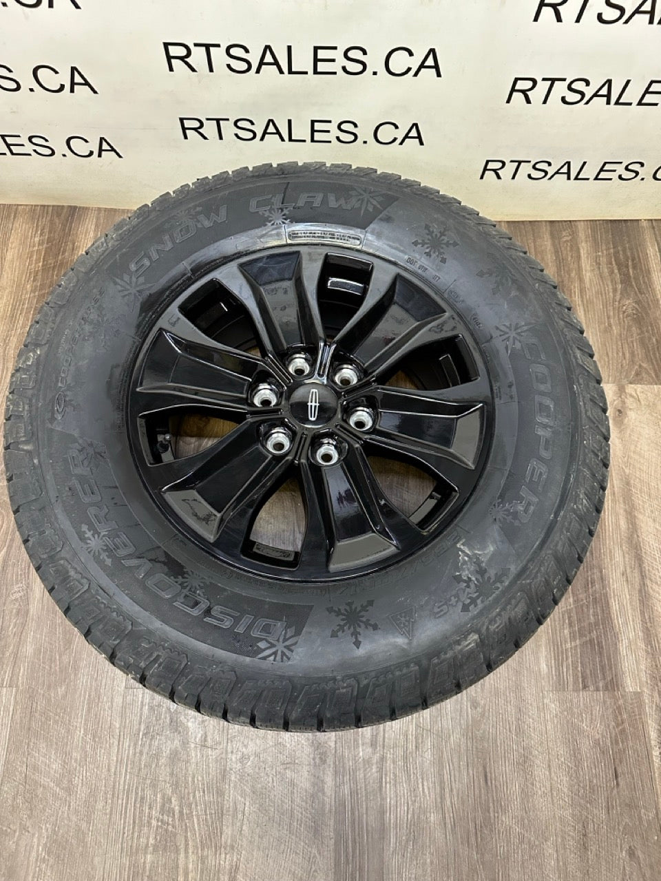 265/70/17 cooper Winter tires Rims 6x135