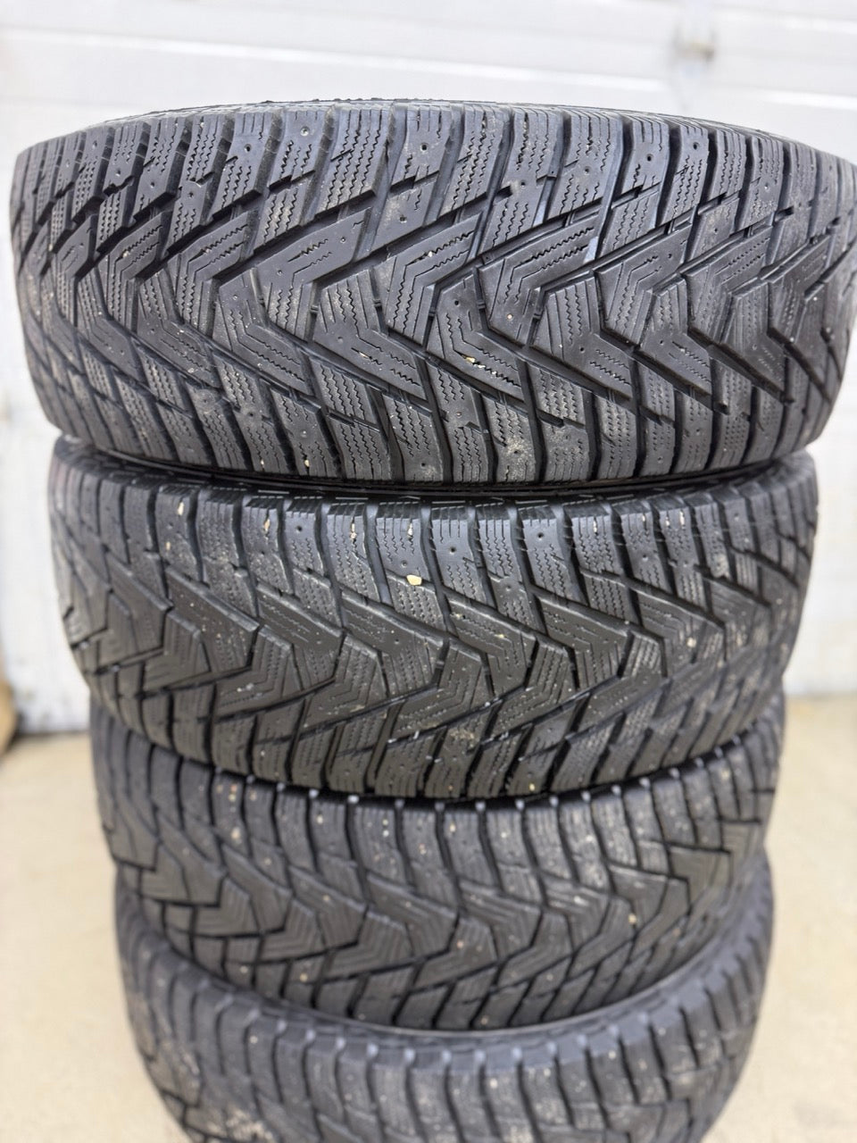 265/70/17 Hankook I-Pike Winter Tires (Light Use)