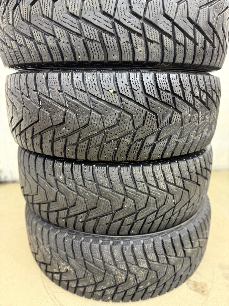 265/70/17 Hankook I-Pike Winter Tires (Light Use)