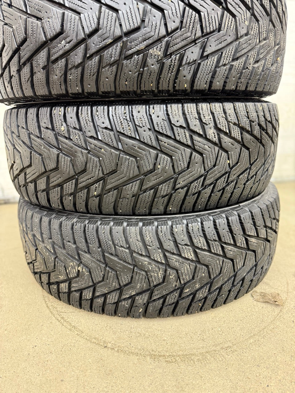 265/70/17 Hankook I-Pike Winter Tires (Light Use)