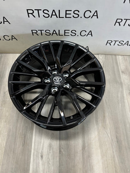 18x8 Replica R224 Rims 5x114.3 Radial Seat Gloss Black