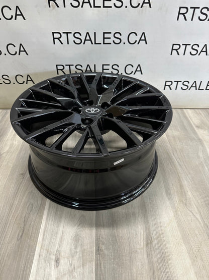 18x8 Replica R224 Rims 5x114.3 Radial Seat Gloss Black