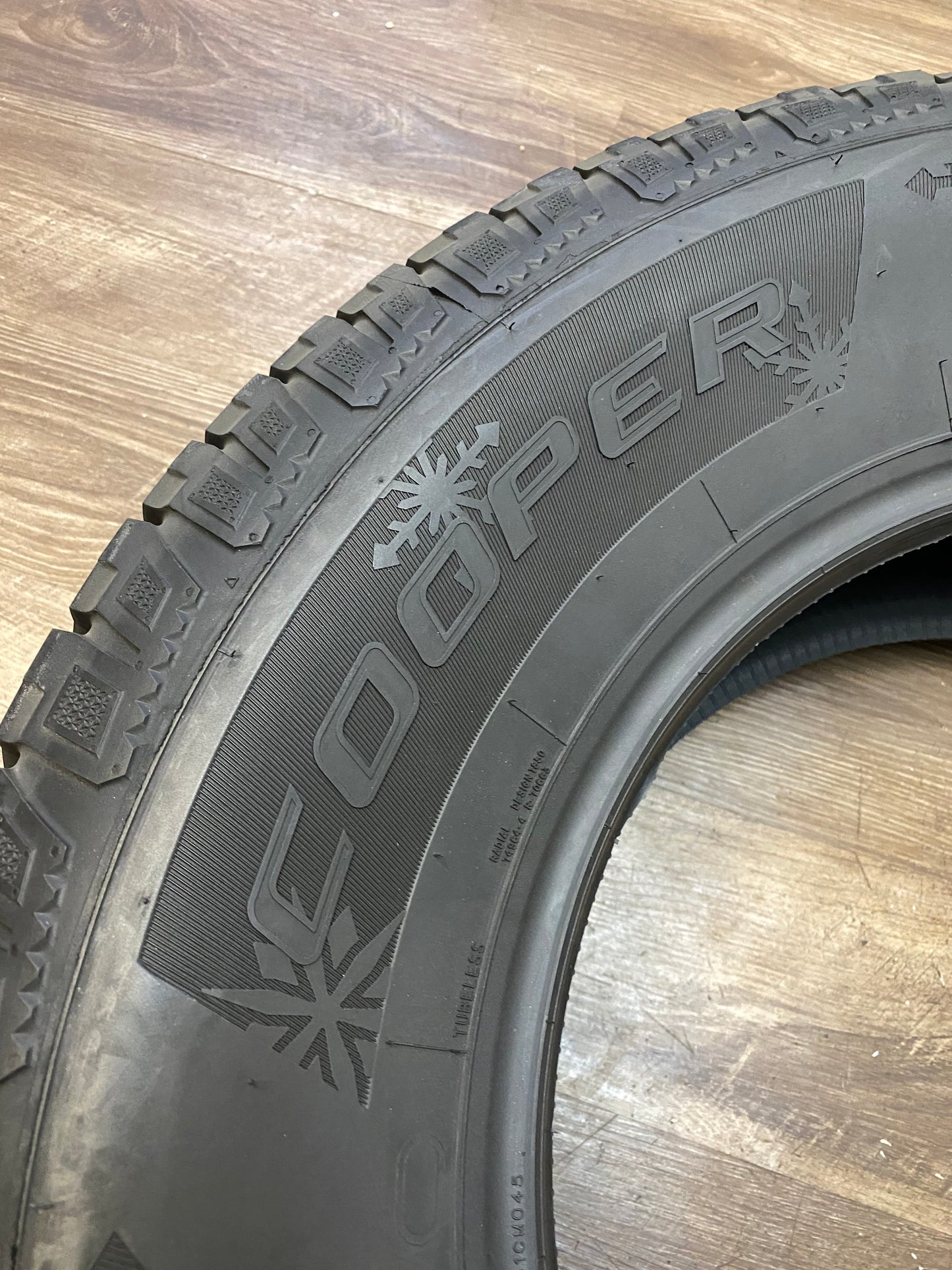 265/70/17 Cooper DISCOVERER SNOW CLAW Studdable Winter Tires