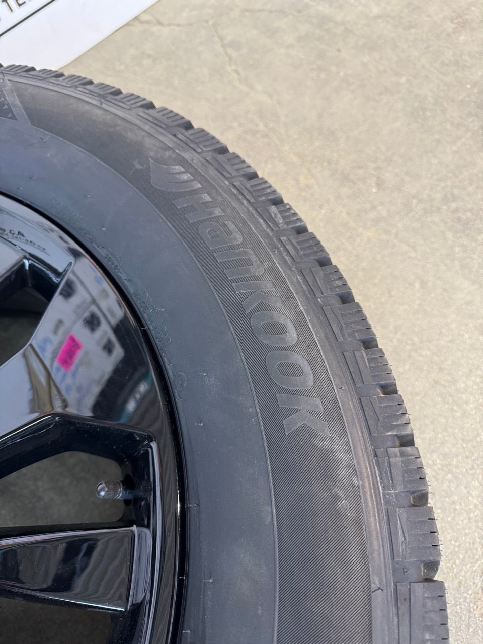 275/60/20 Studded Winter tires on rims Ford F-150