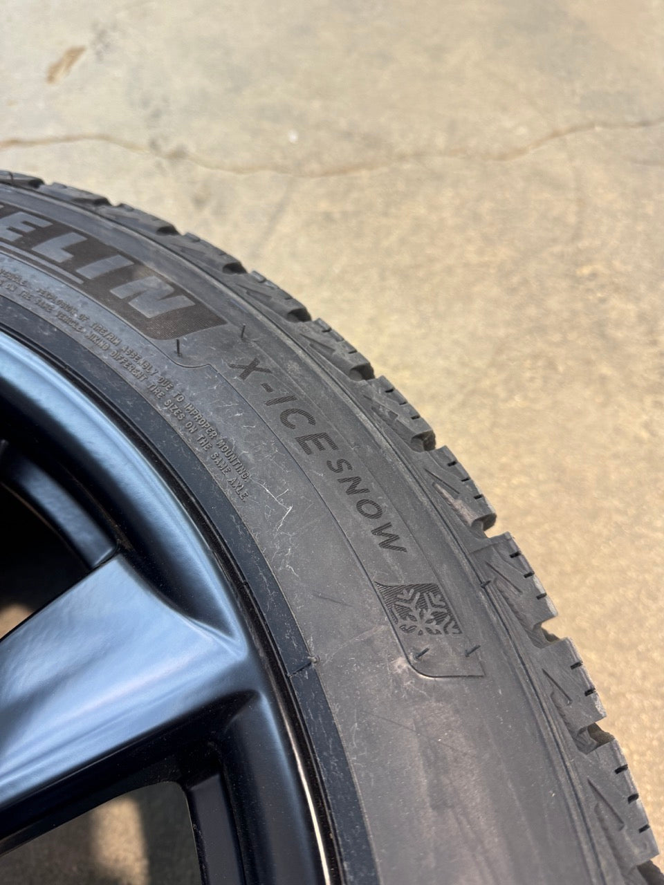 255/45/19 winter tires Rims 5x114.3 Tesla