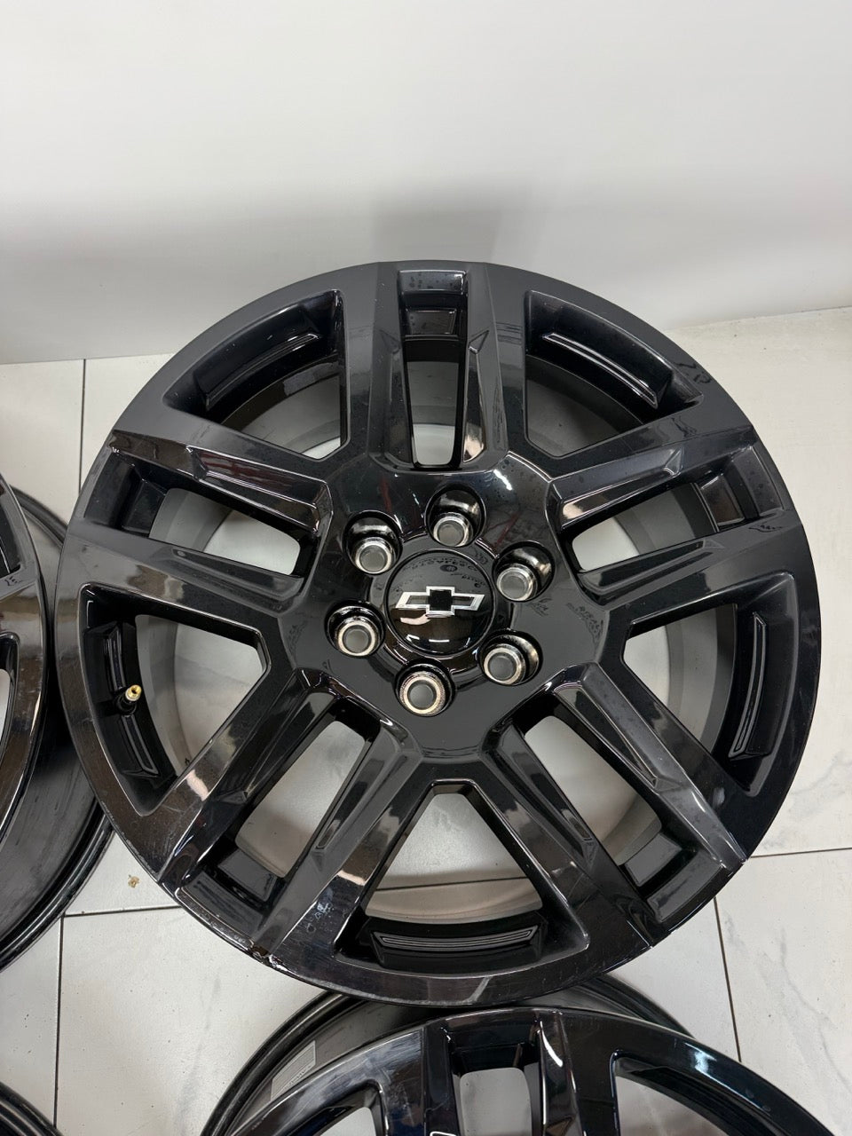 20x9 Chevy OEM Rims 6x139.7 (Ligh use) GMC Cadillac